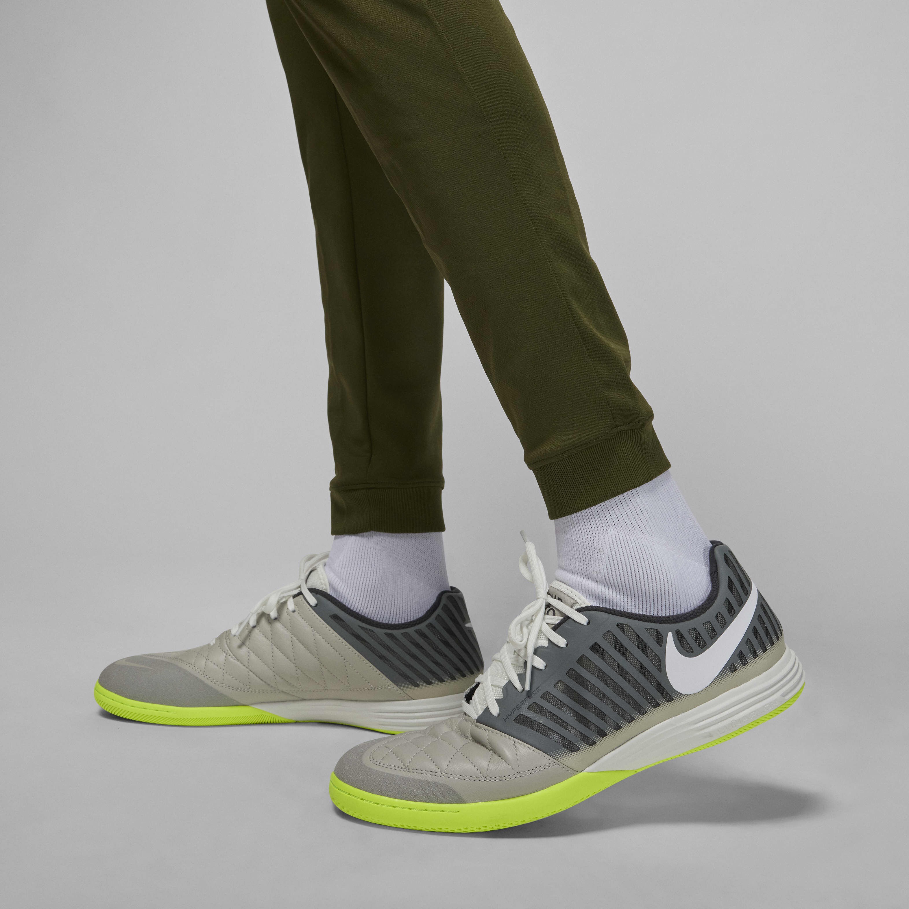 Paris Saint-Germain Strike Fourth image number 10