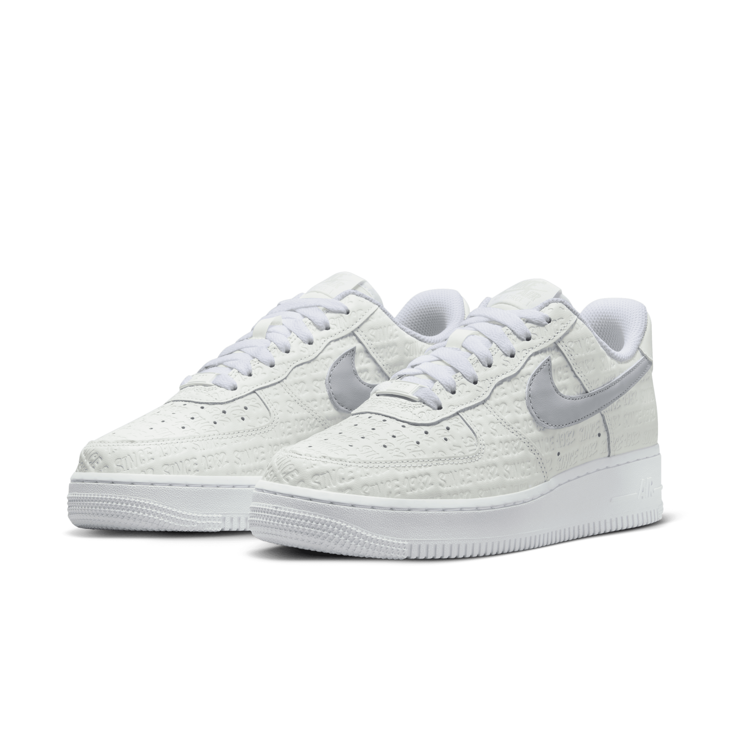 what is the difference between nike air force 1 07 and low