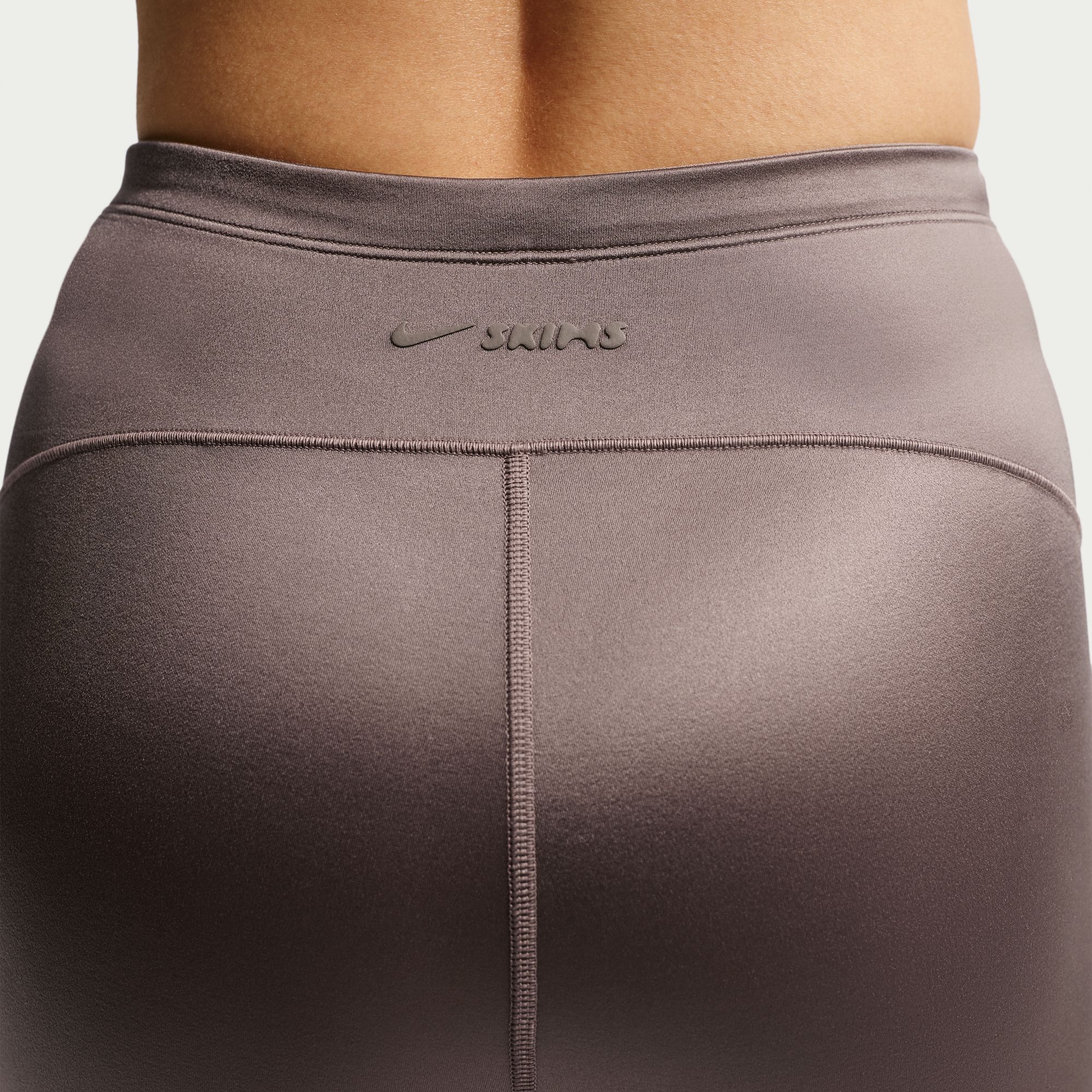 NikeSKIMS Satin Shine image number 6