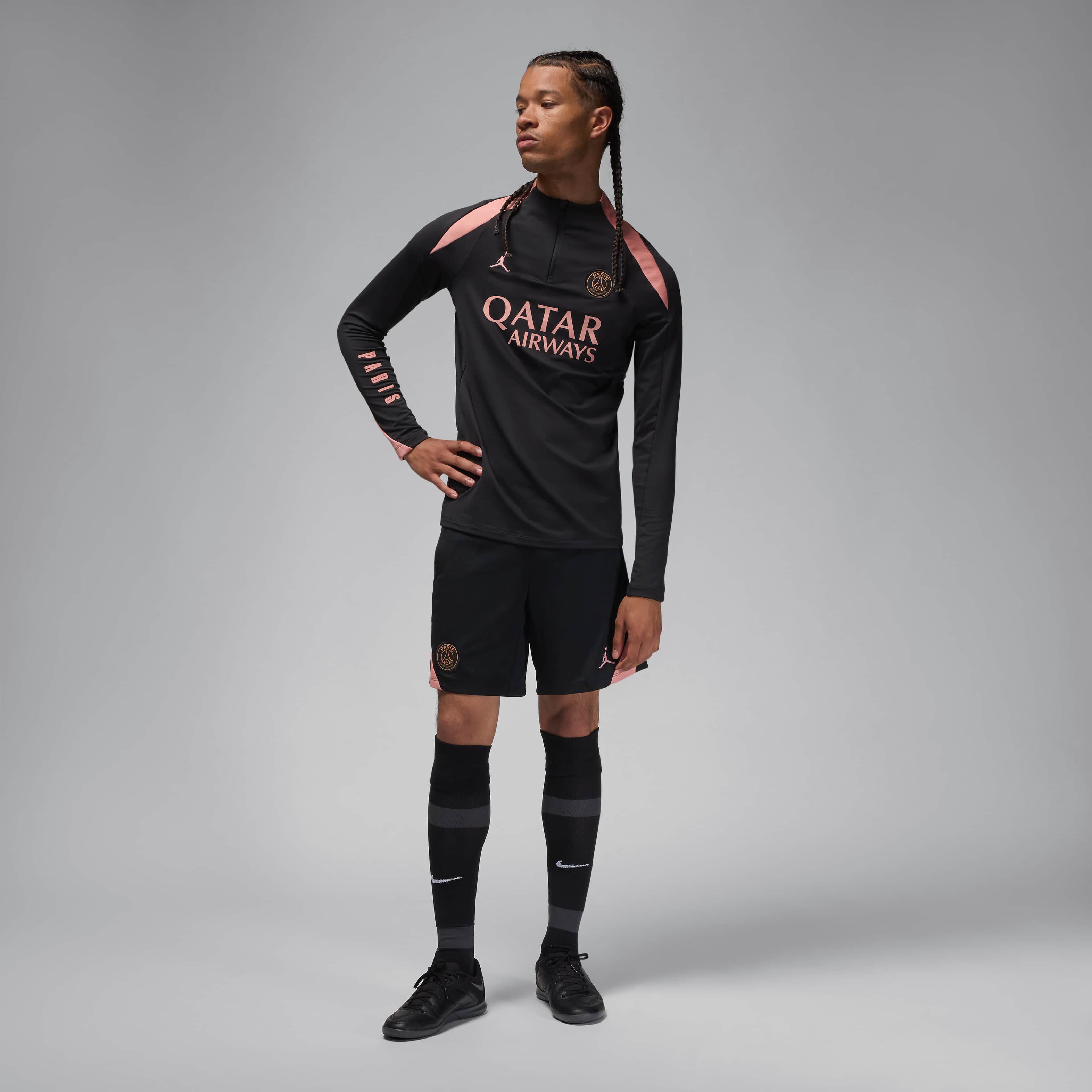 Paris Saint-Germain Strike Third image number 7