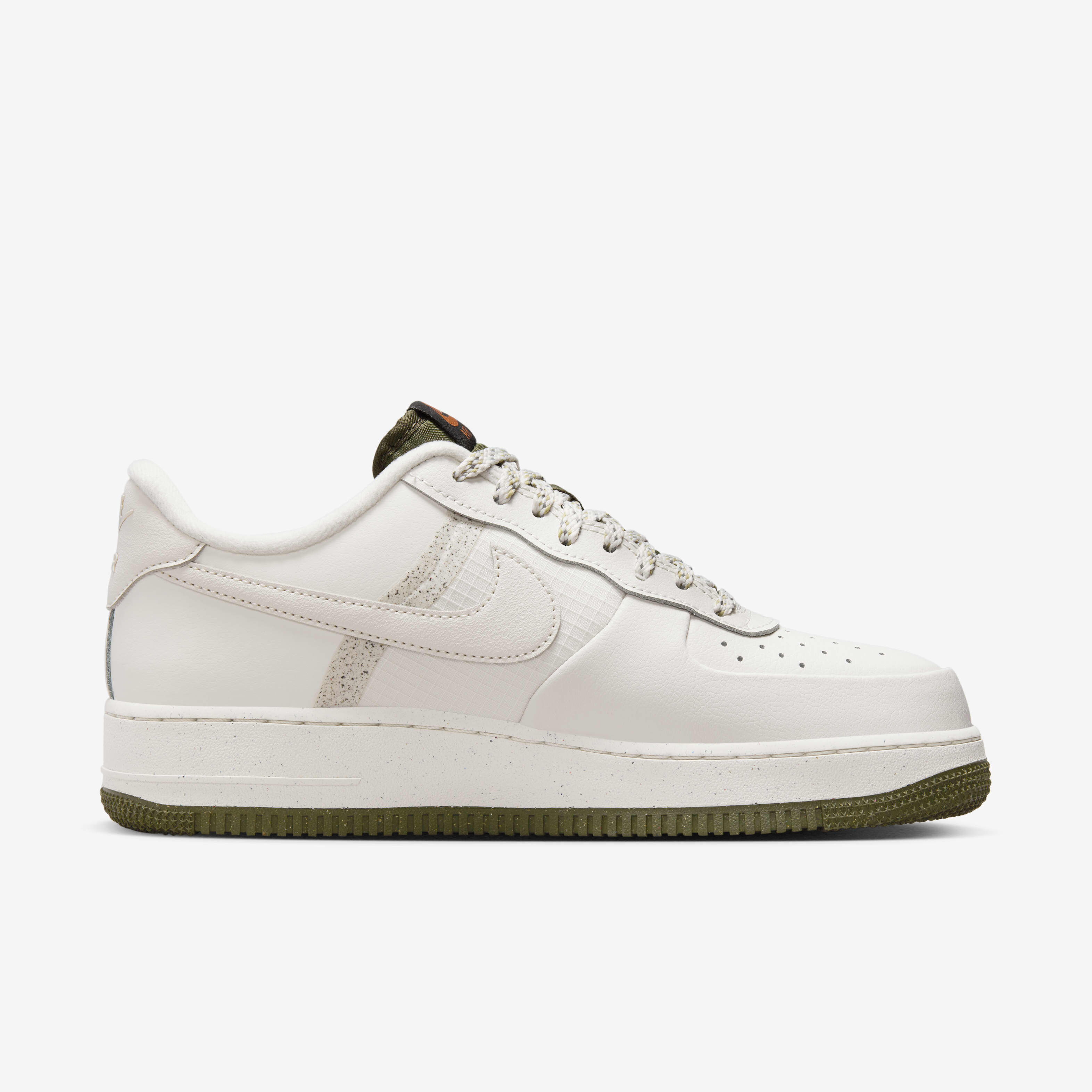 Nike Air Force 1 '07 LV8 image number 2