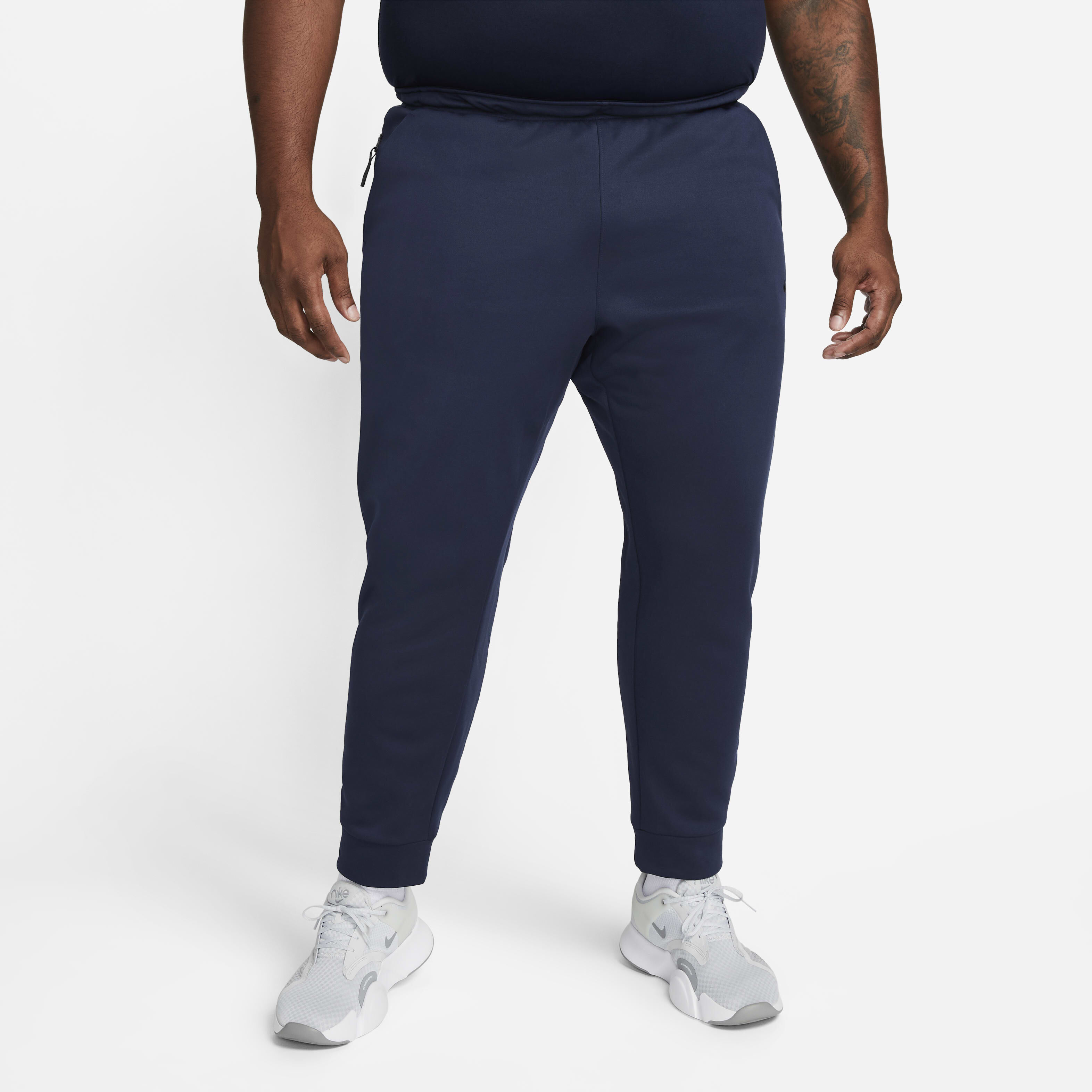 Nike therma joggers grey online