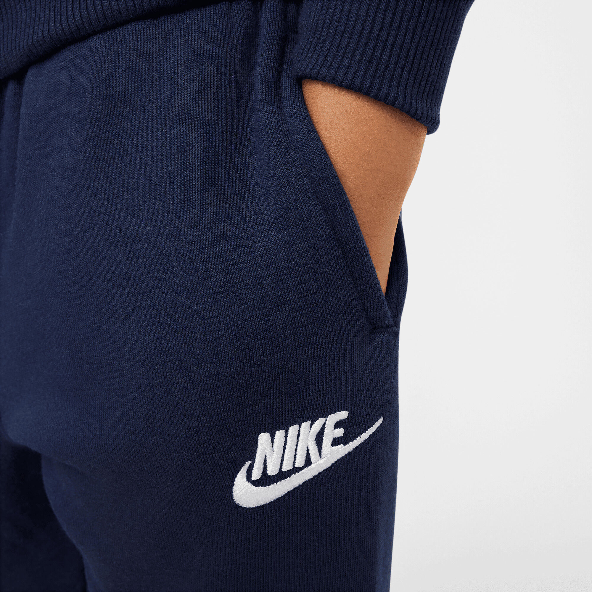 Nike Sportswear Club image number 2