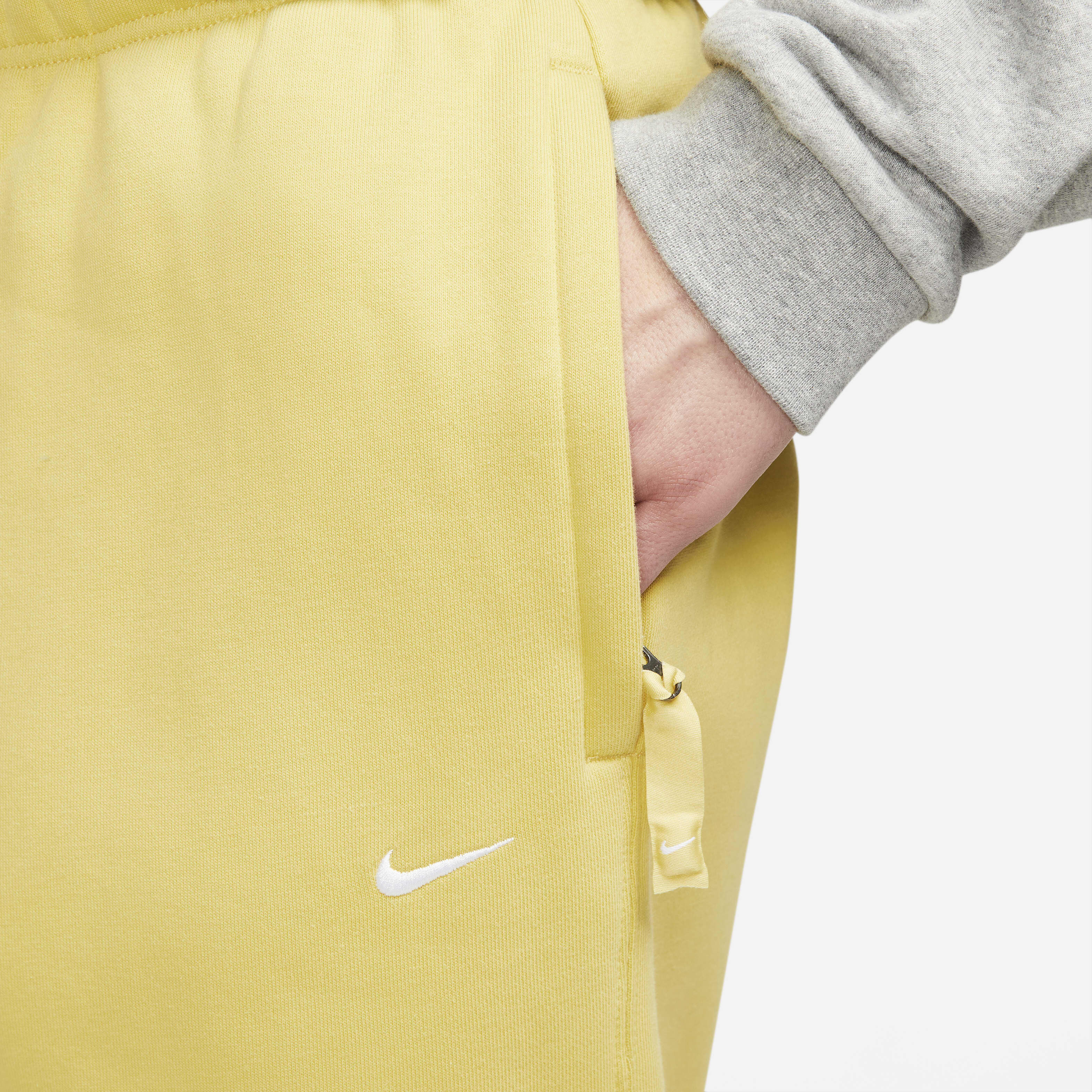 Nike Solo Swoosh image number 2