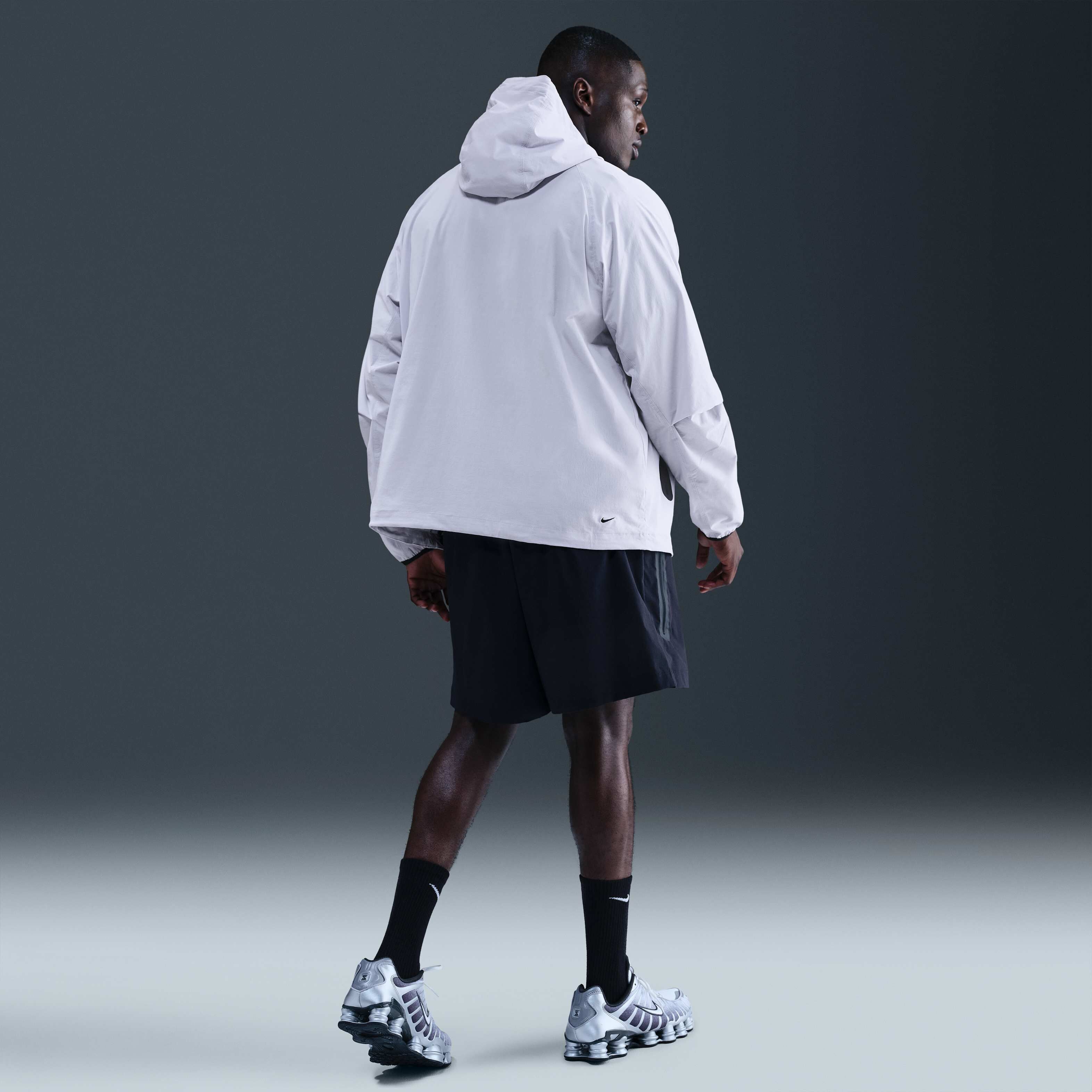 نايكي تك ويندرانر image number 11