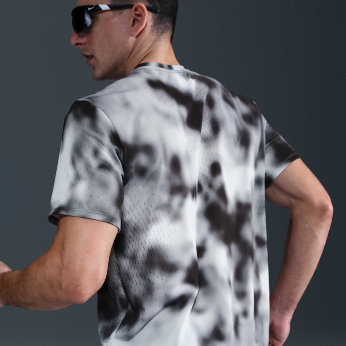 Nike Running Division Breathe image number 1 Nike Running Division Breathe image number 1