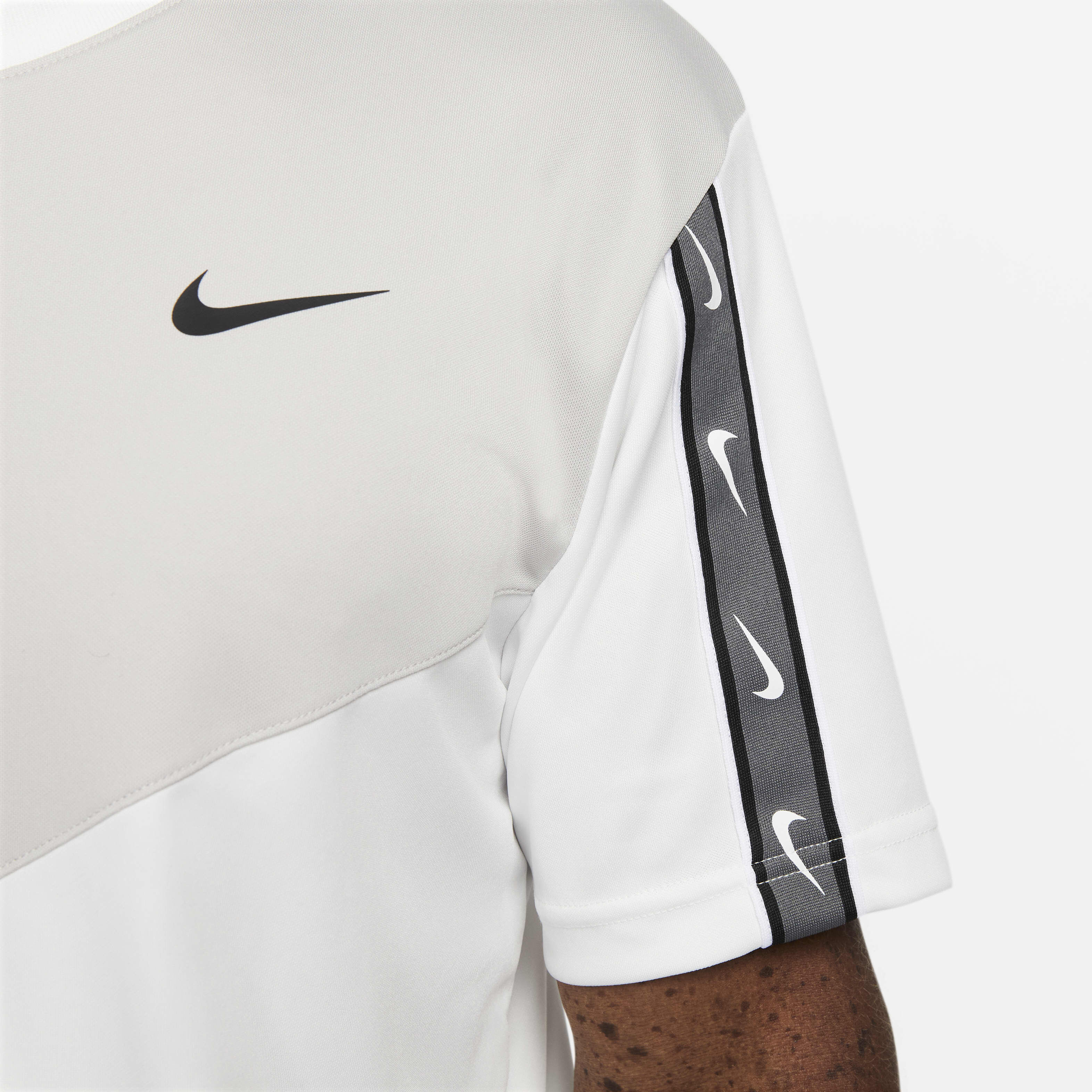 Nike Sportswear Repeat image number 3