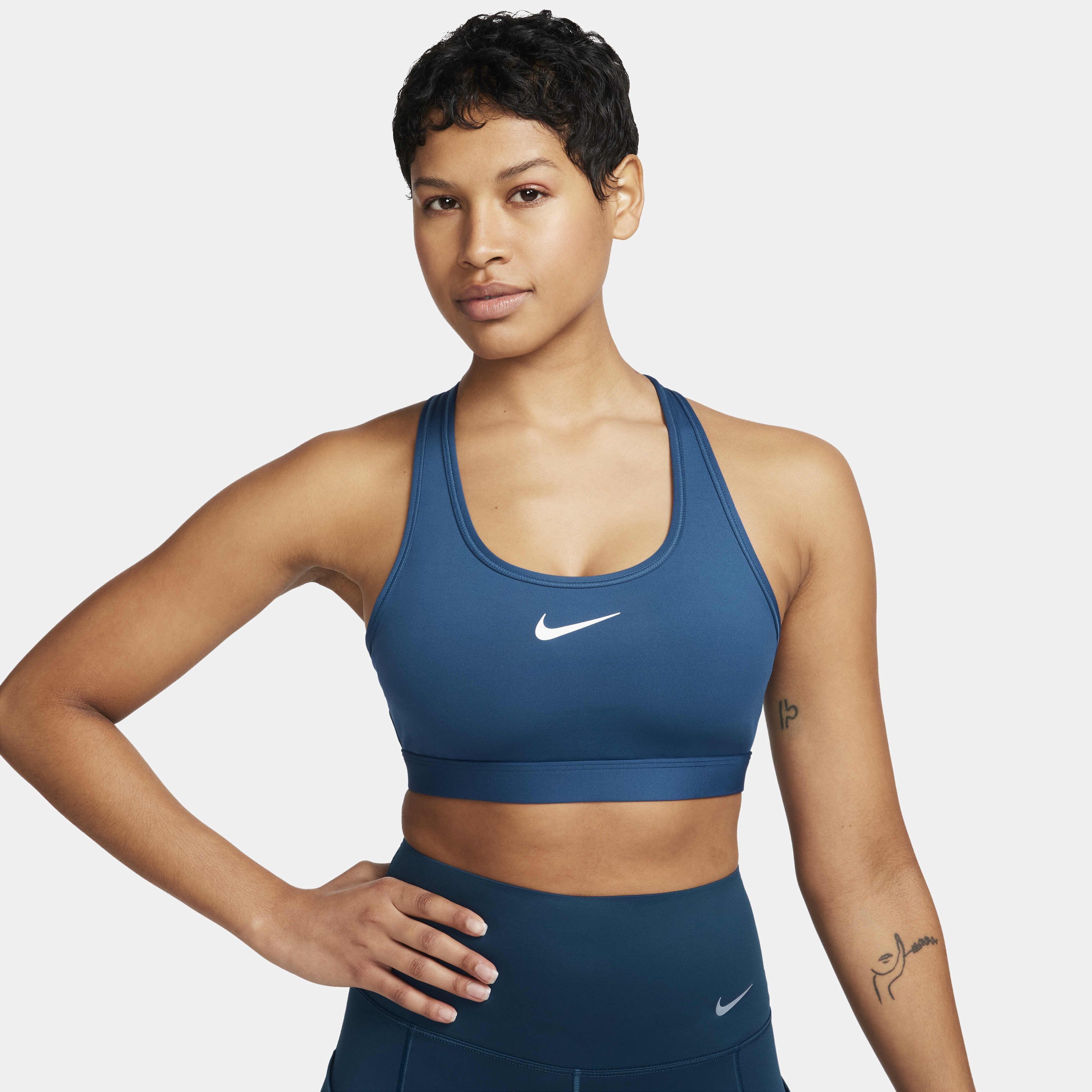 Nike Swoosh Medium-Support image number 1