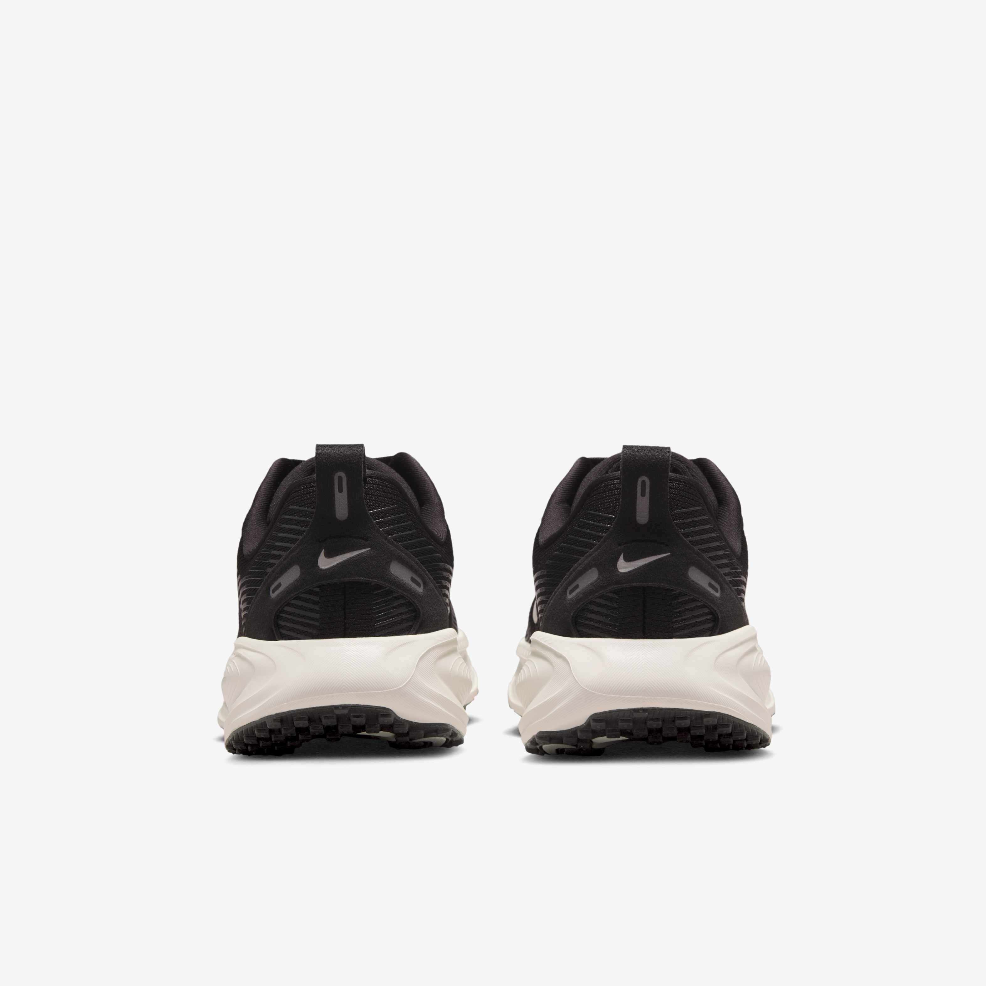 Nike Vomero 18 image number 5