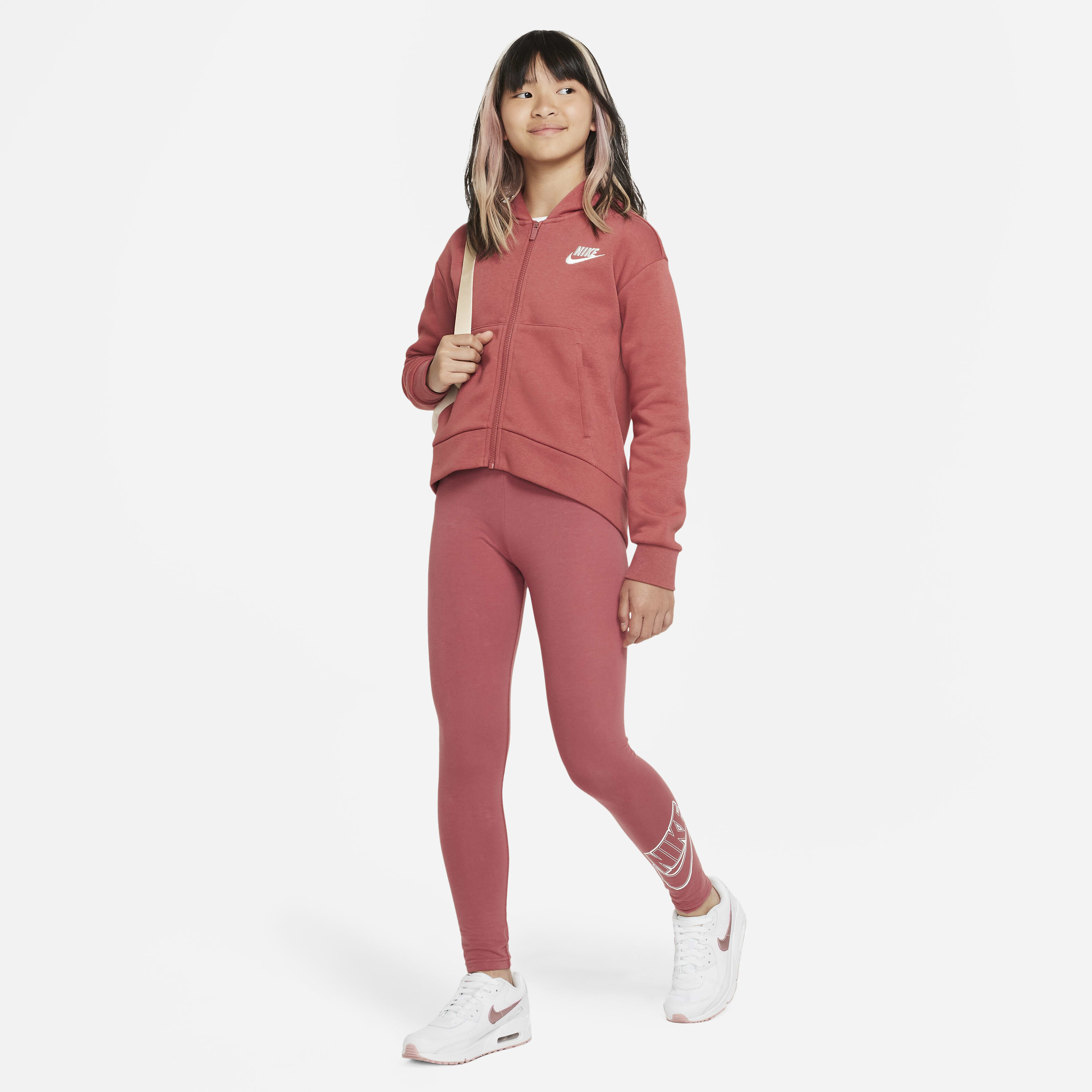 Nike Sportswear Favourites image number 3