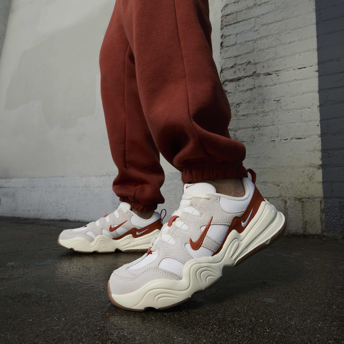 نايكي تيك هيرا image number 1 نايكي تيك هيرا image number 1