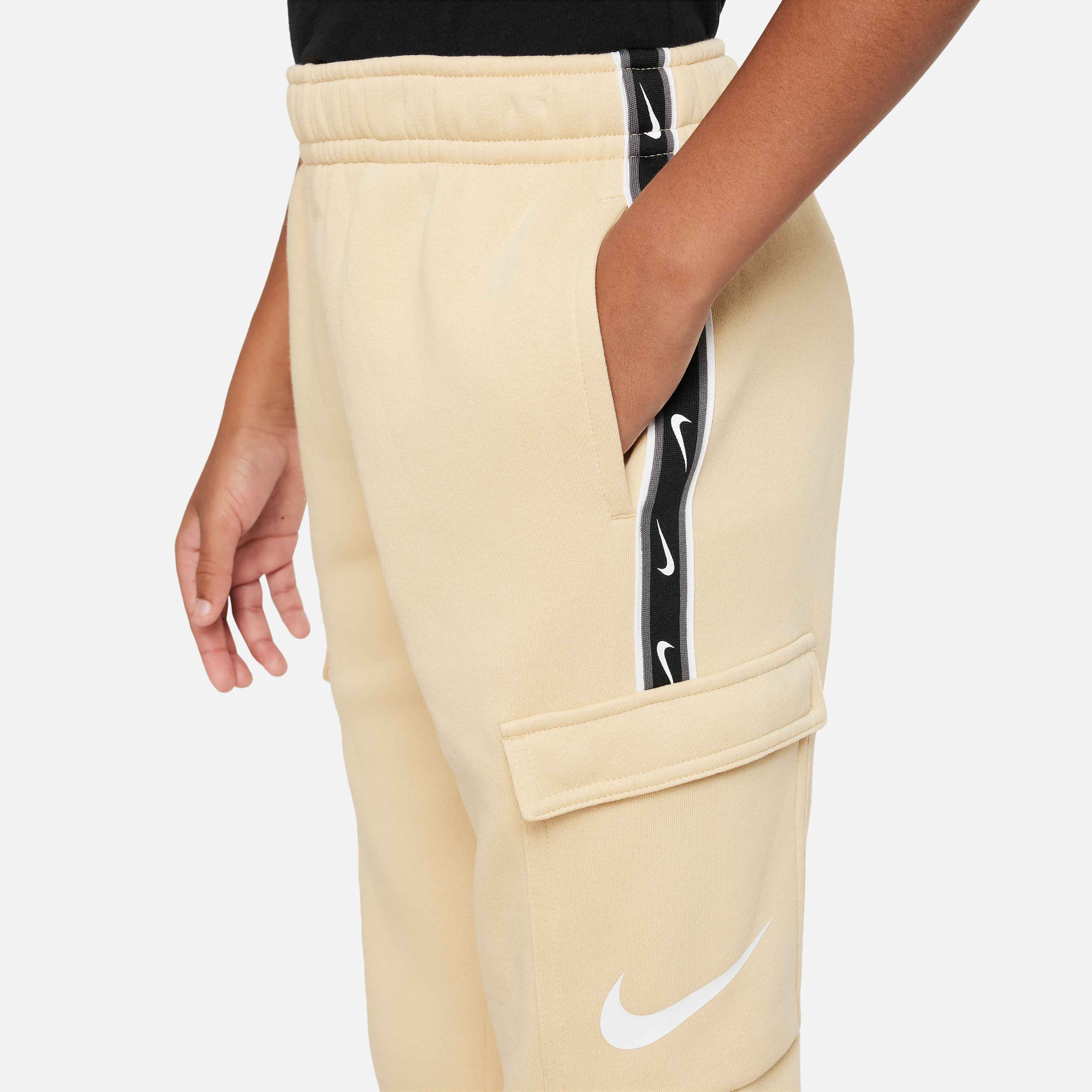 Nike Sportswear Repeat image number 3