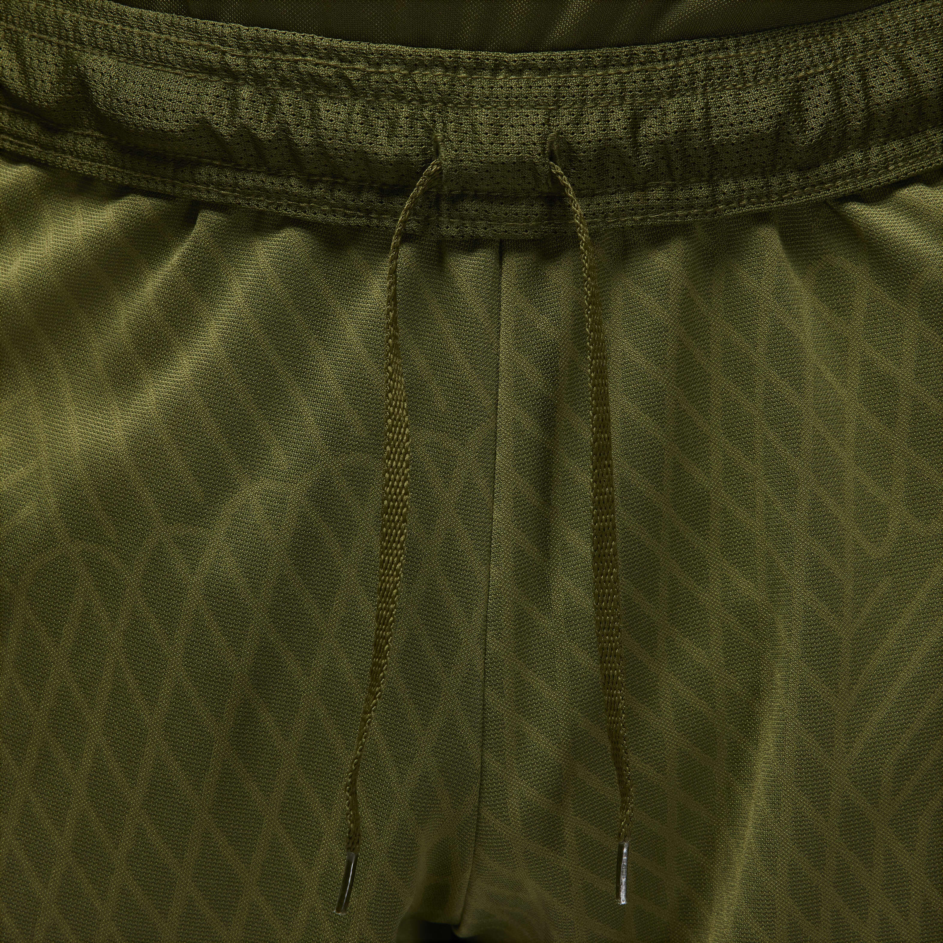 Paris Saint-Germain Strike Fourth image number 3