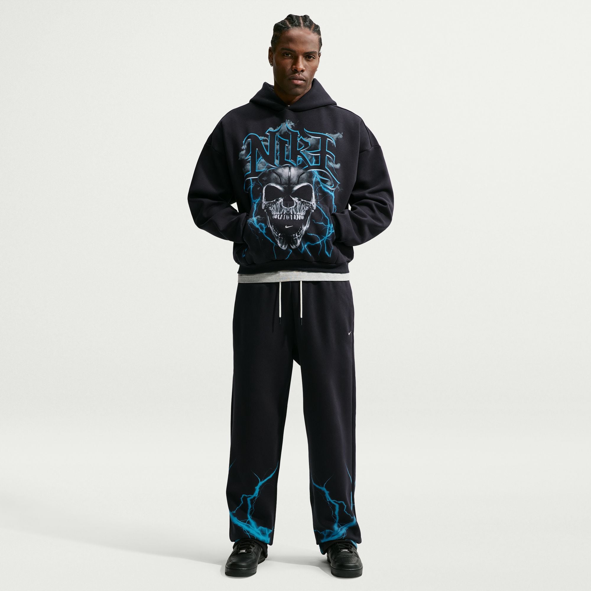 Nike Standard Issue image number 0