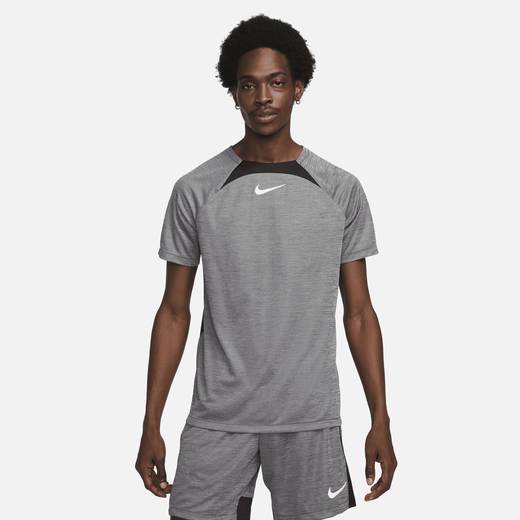 Shop Nike Football Tops & T-Shirts to be Game Ready | Nike UAE