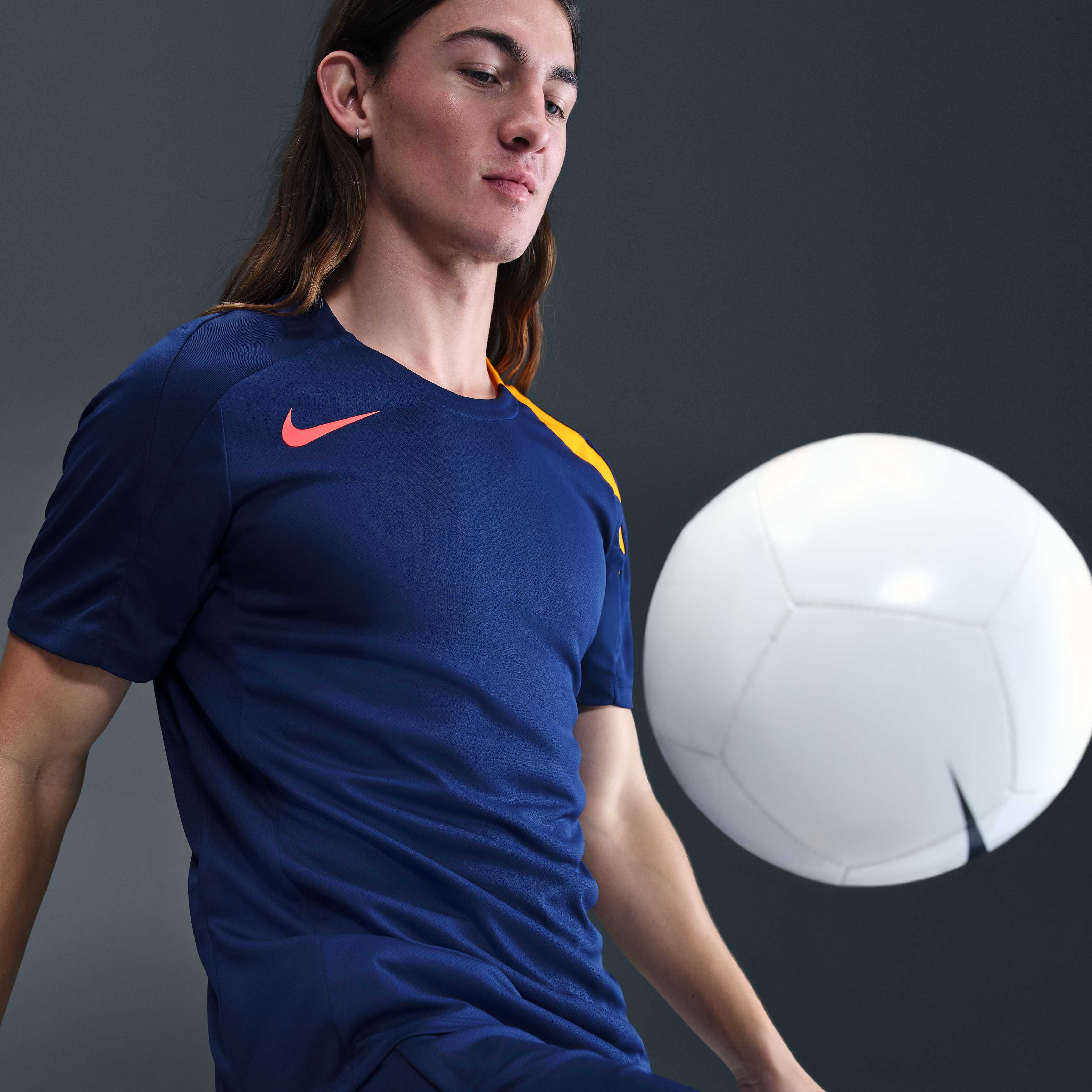 Nike Strike image number 2