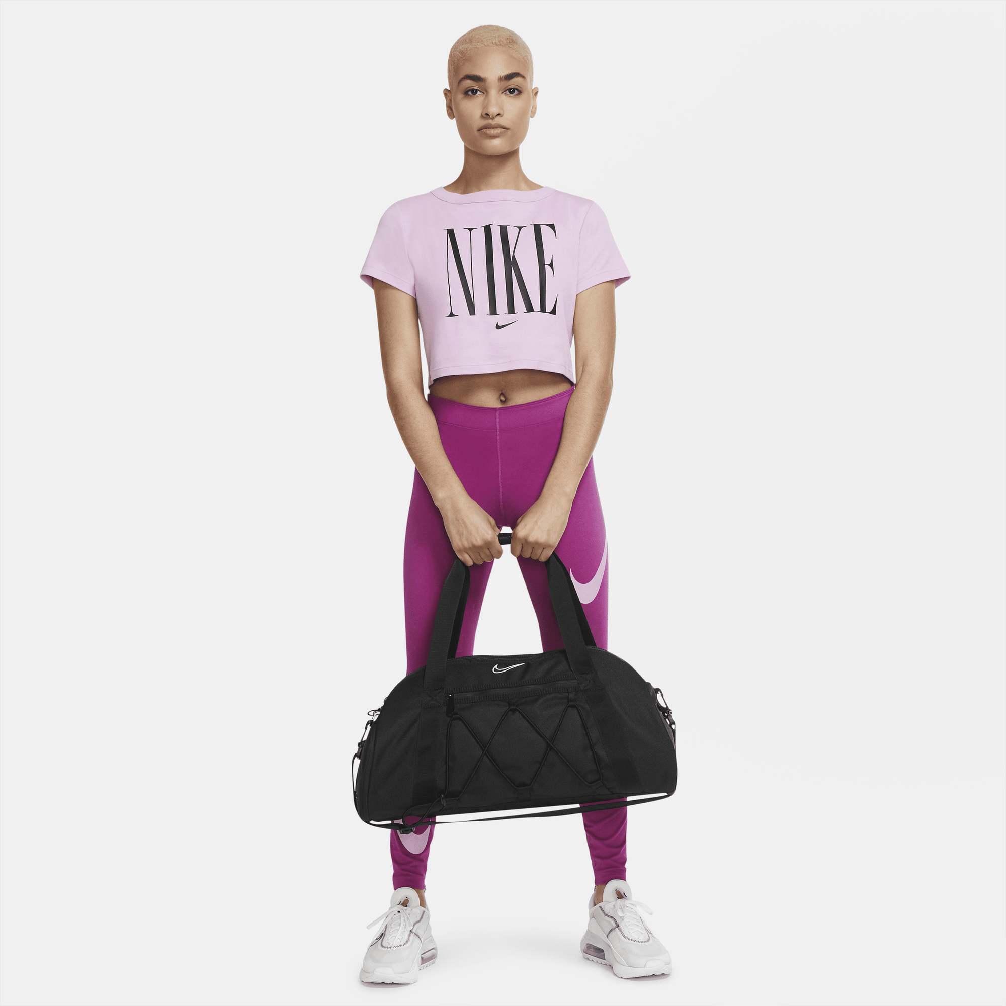 Nike women's duffel bag 2025