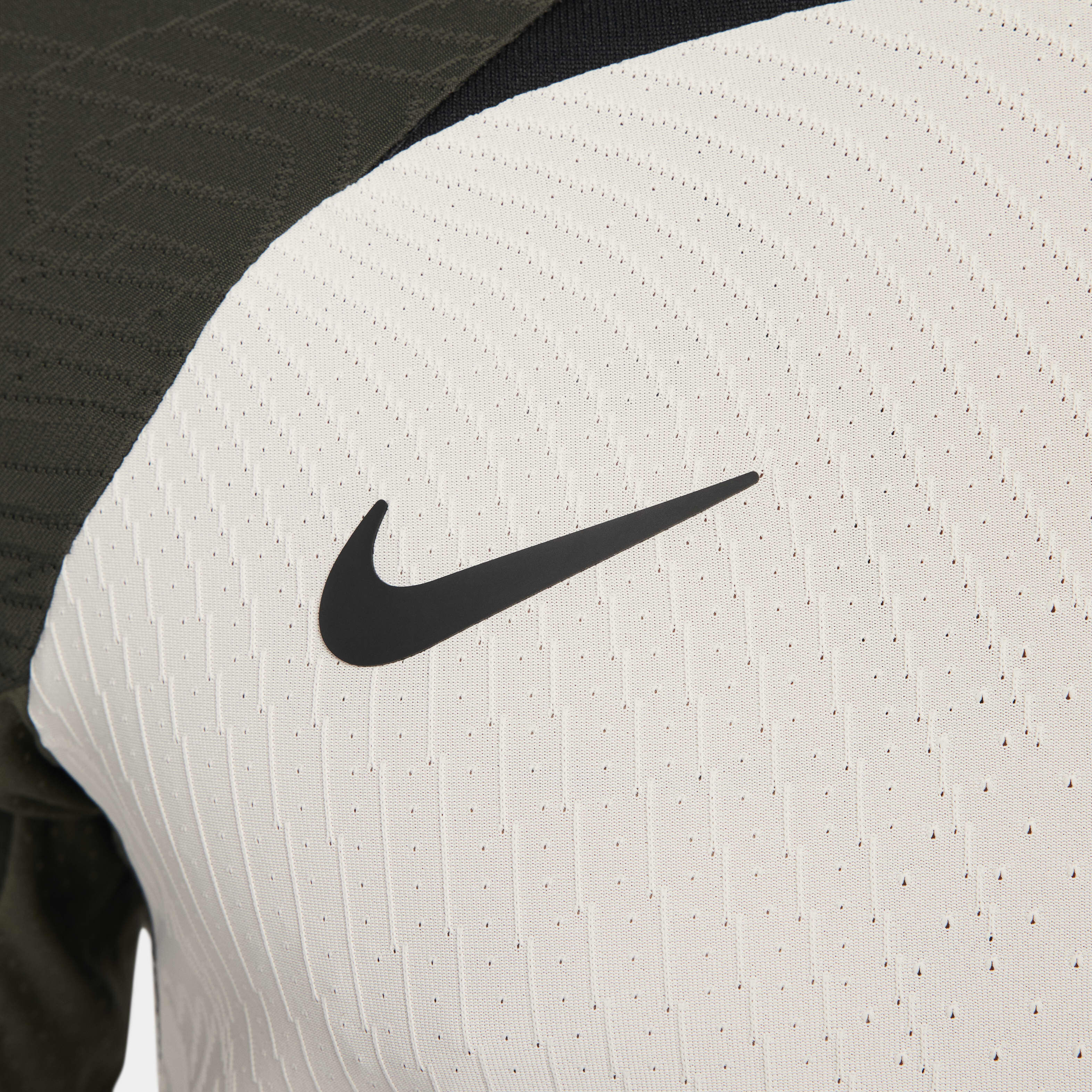 F.C. برشلونة سترايك ايليت image number 3