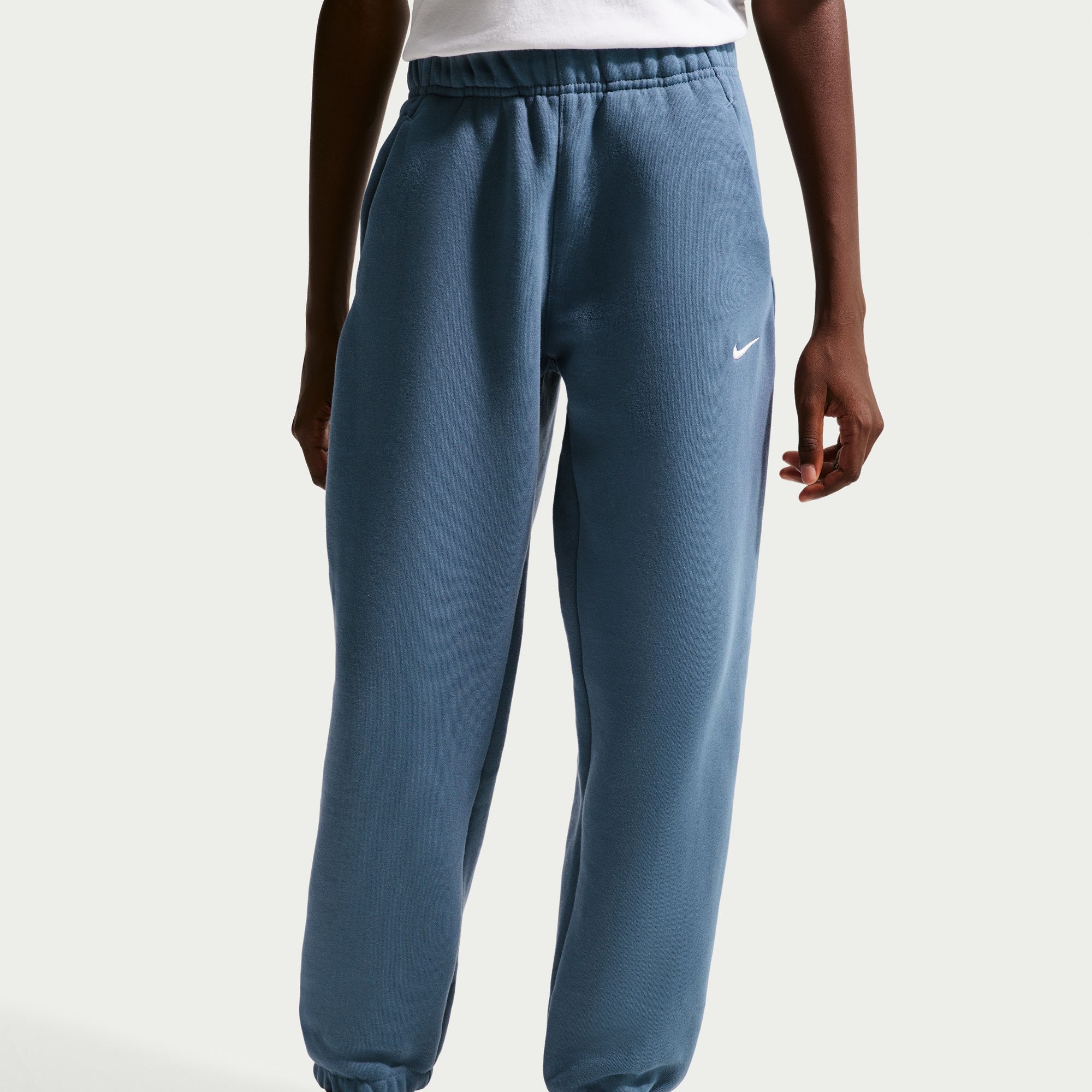 Nike Solo Swoosh image number 2