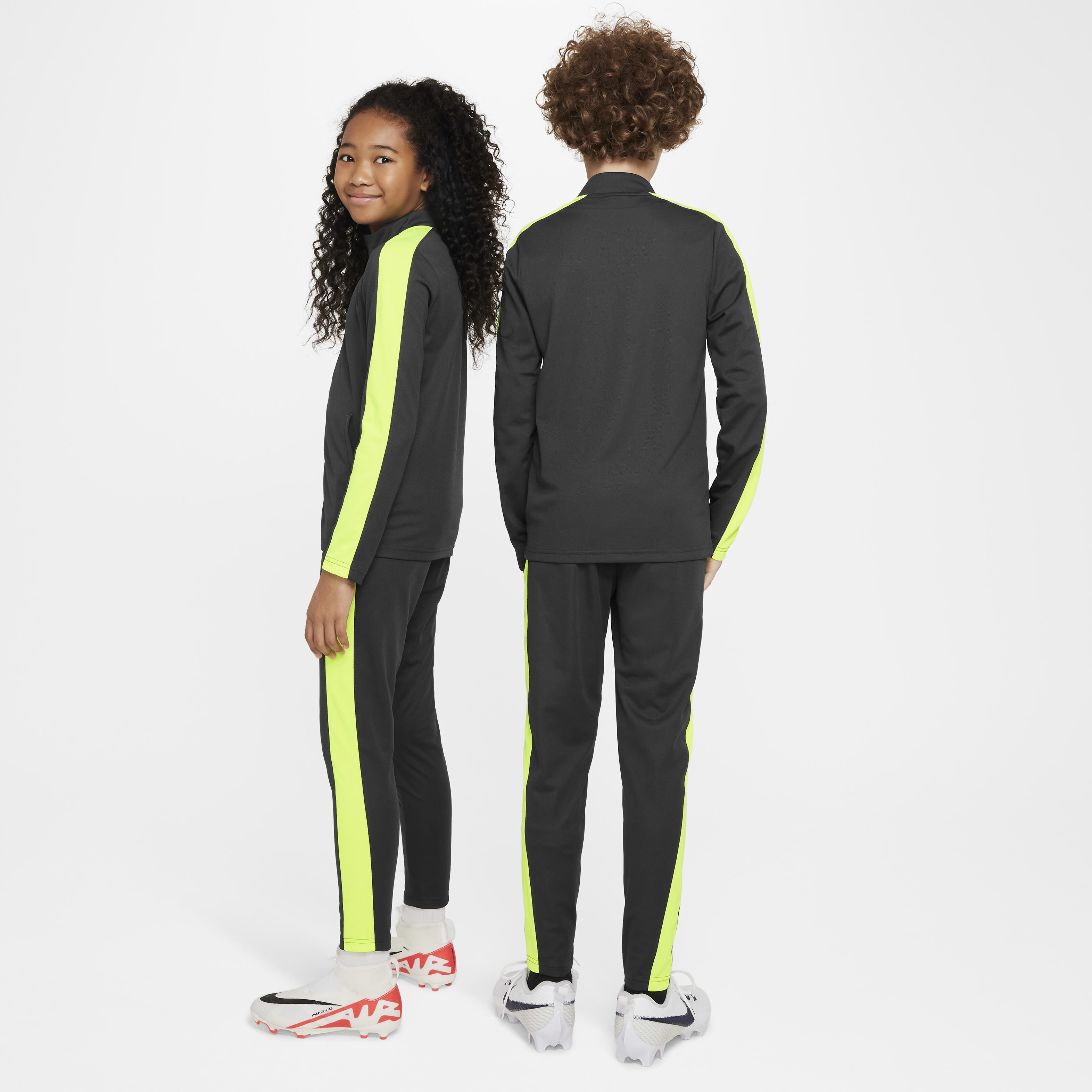 Fly emirates nike tracksuit hotsell