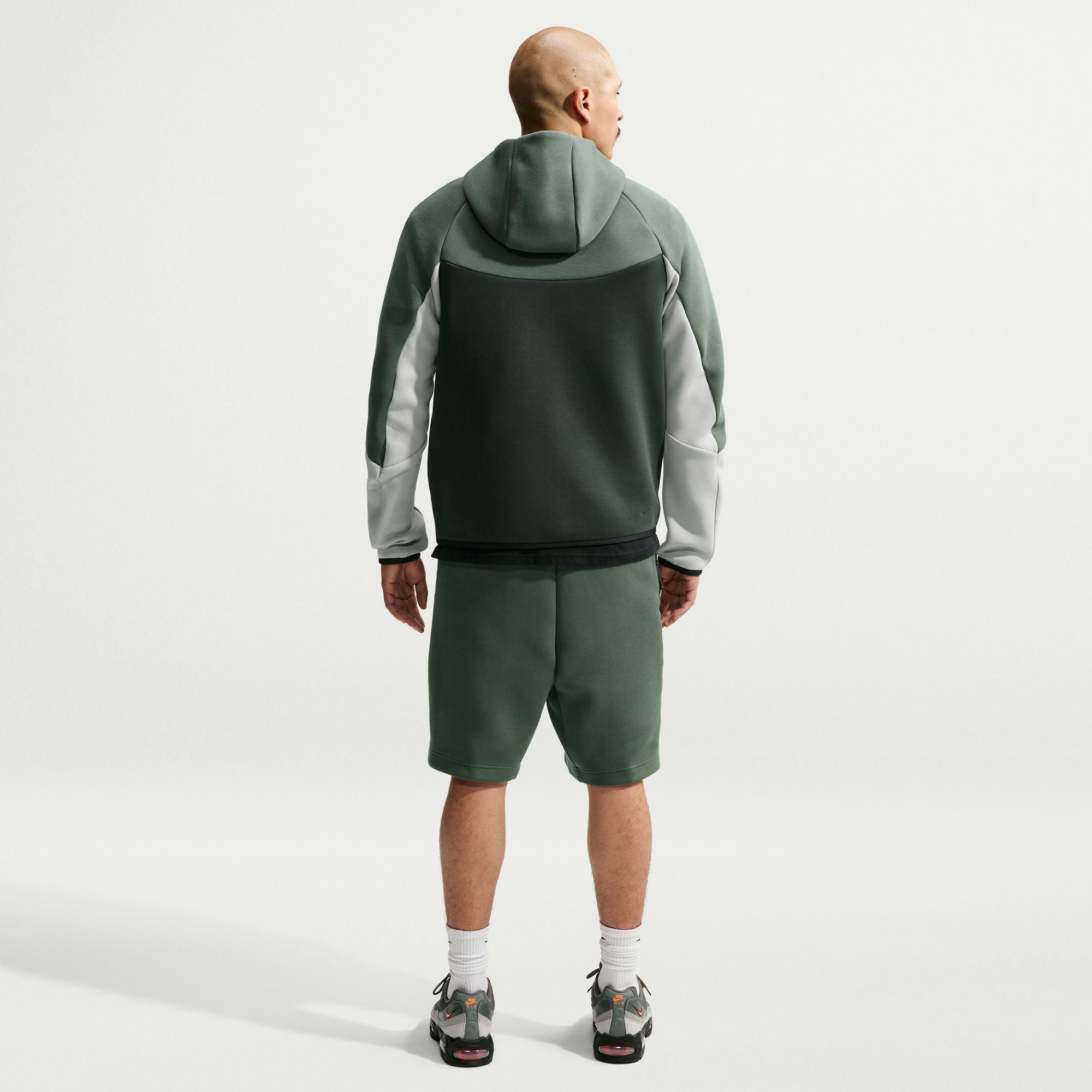 Nike Tech image number 1