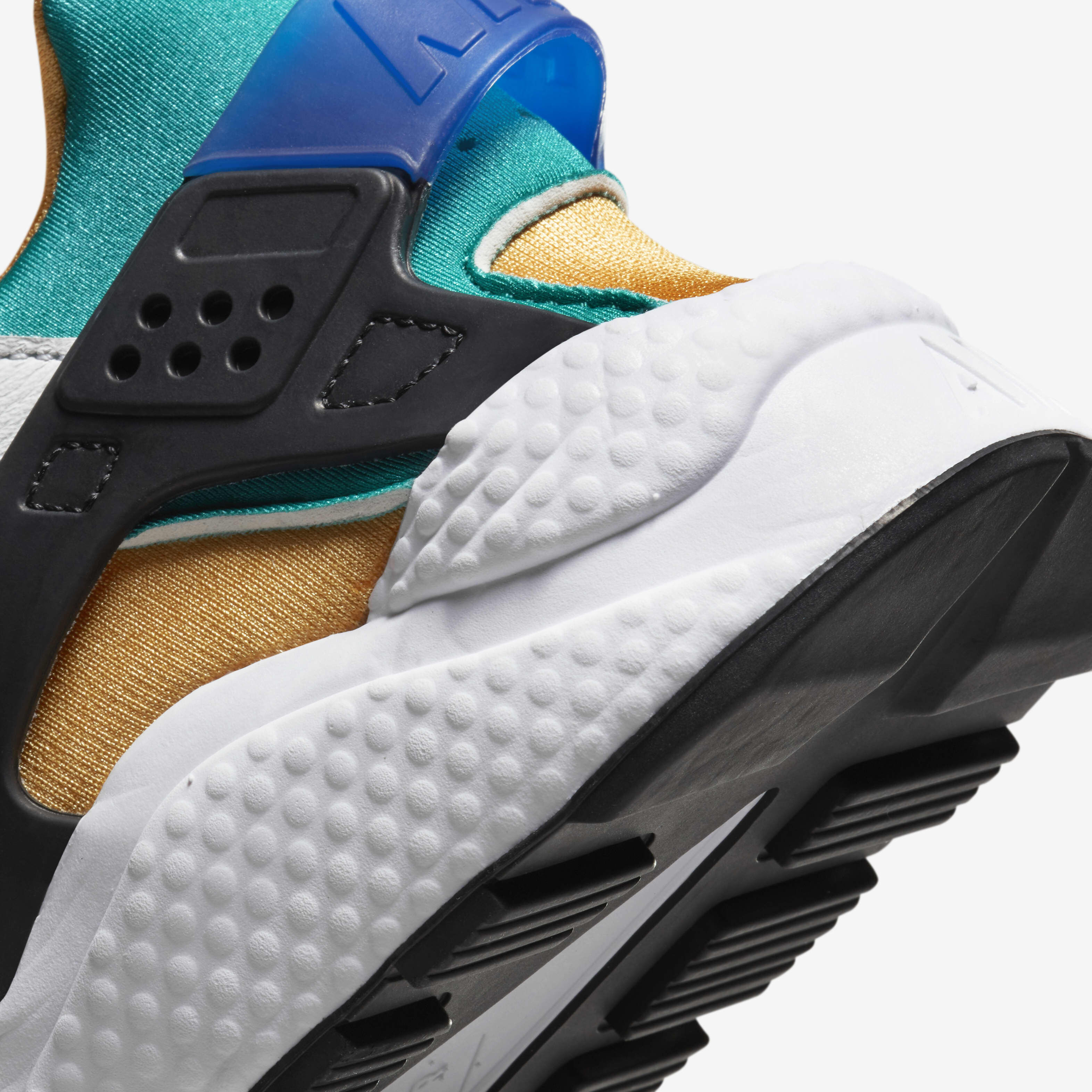 Nike Air Huarache image number 7