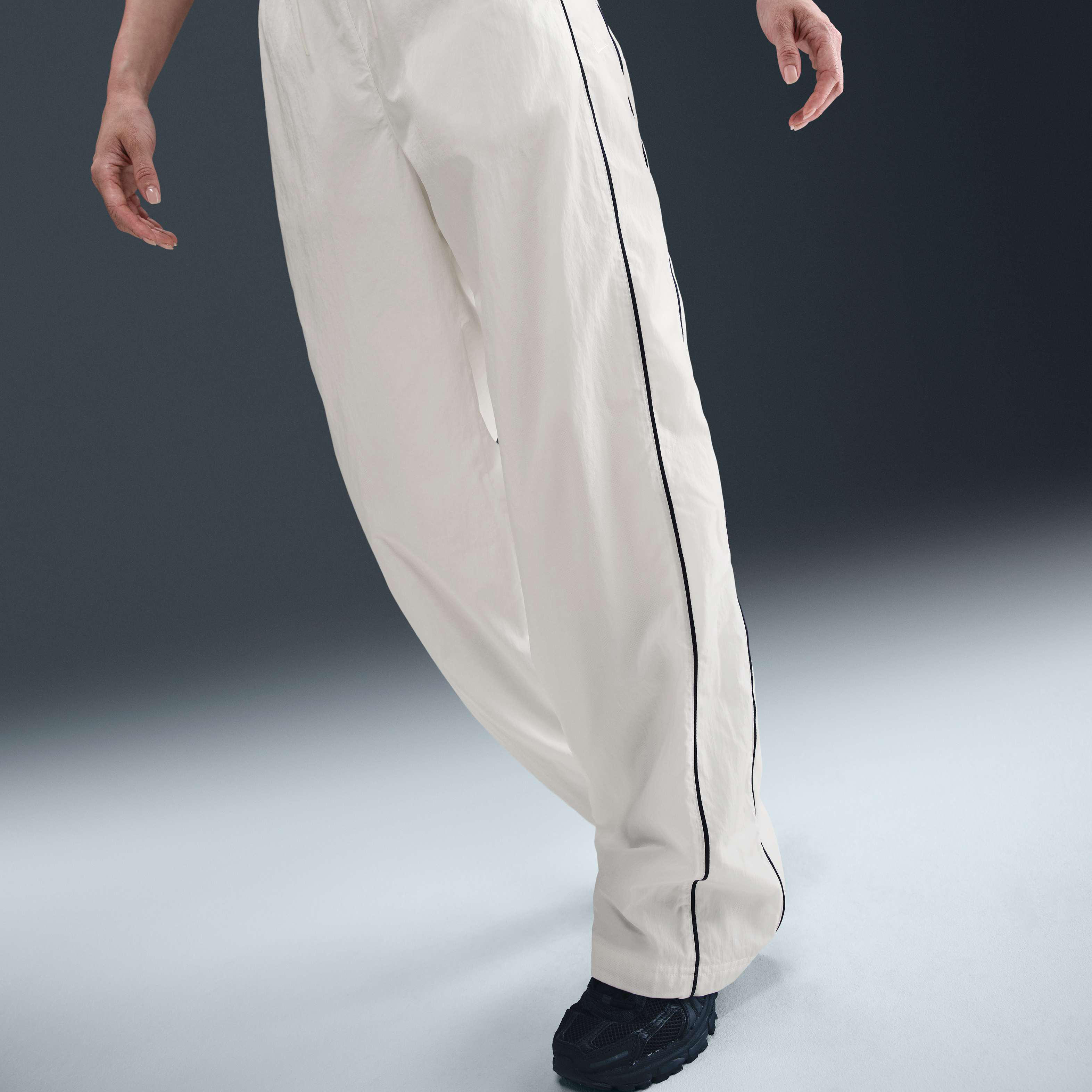 Nike Windrunner image number 1