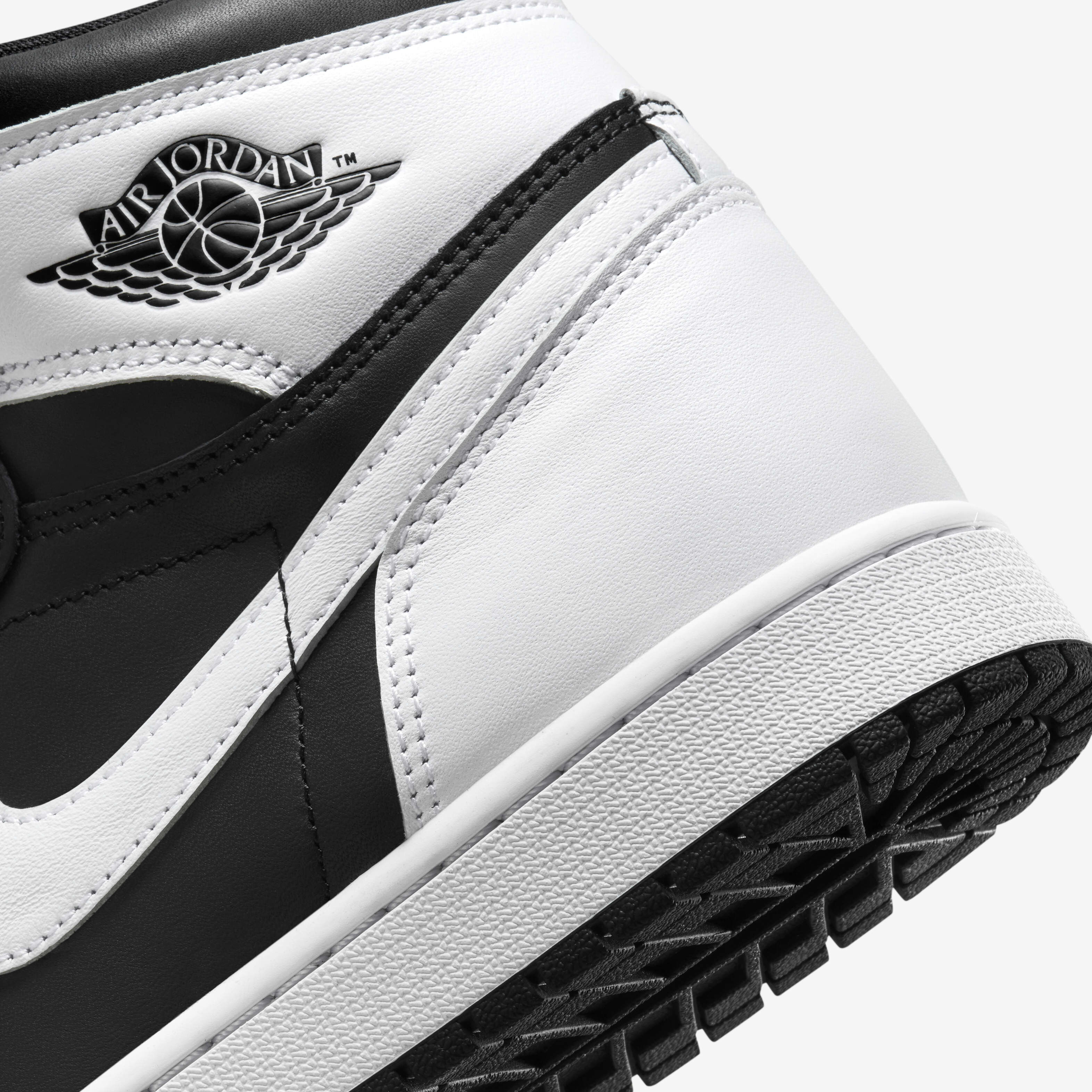 Buy Air Jordan 1 High OG Royal Reimagined Men s Shoes Nike UAE Official