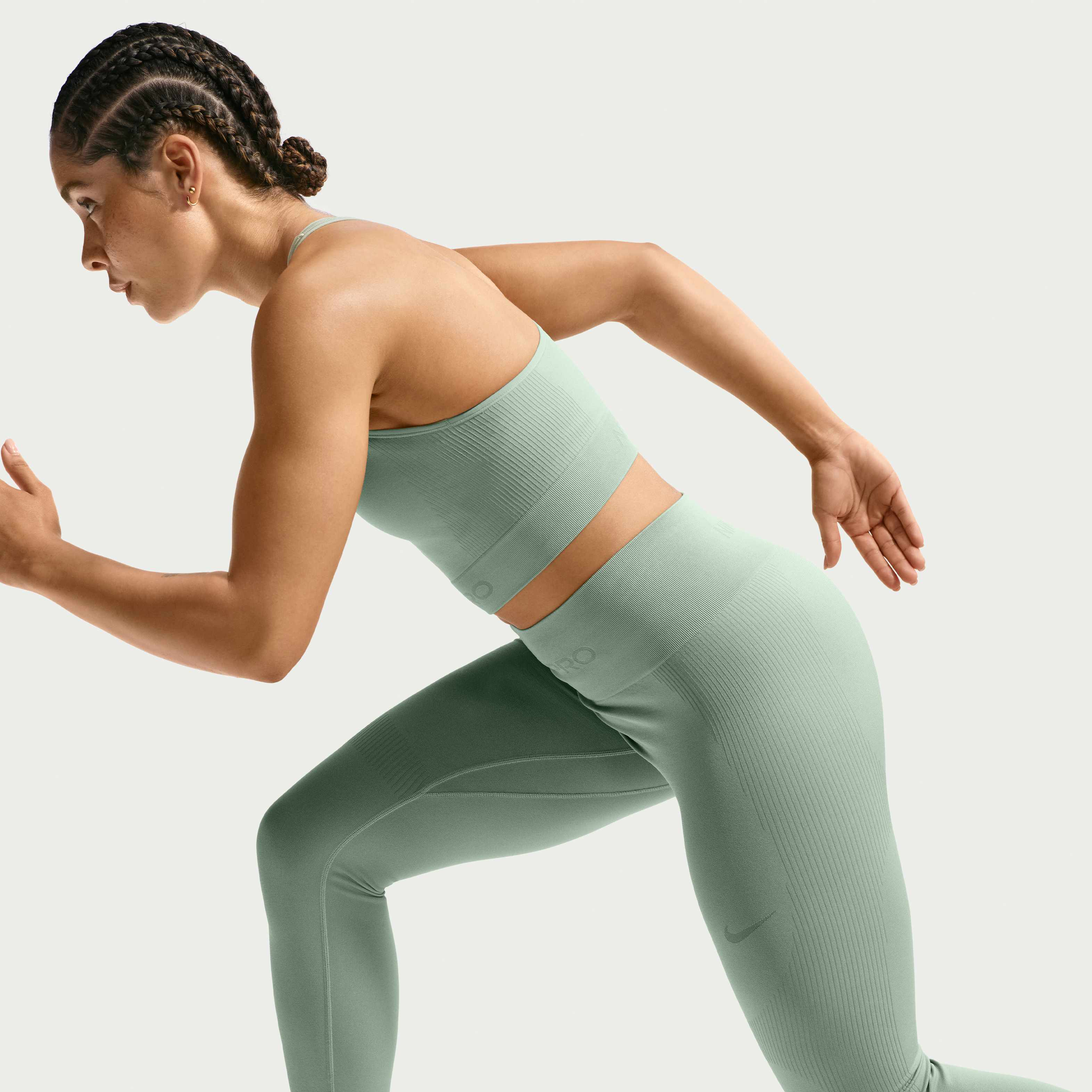 نايكي برو سيمليس image number 3