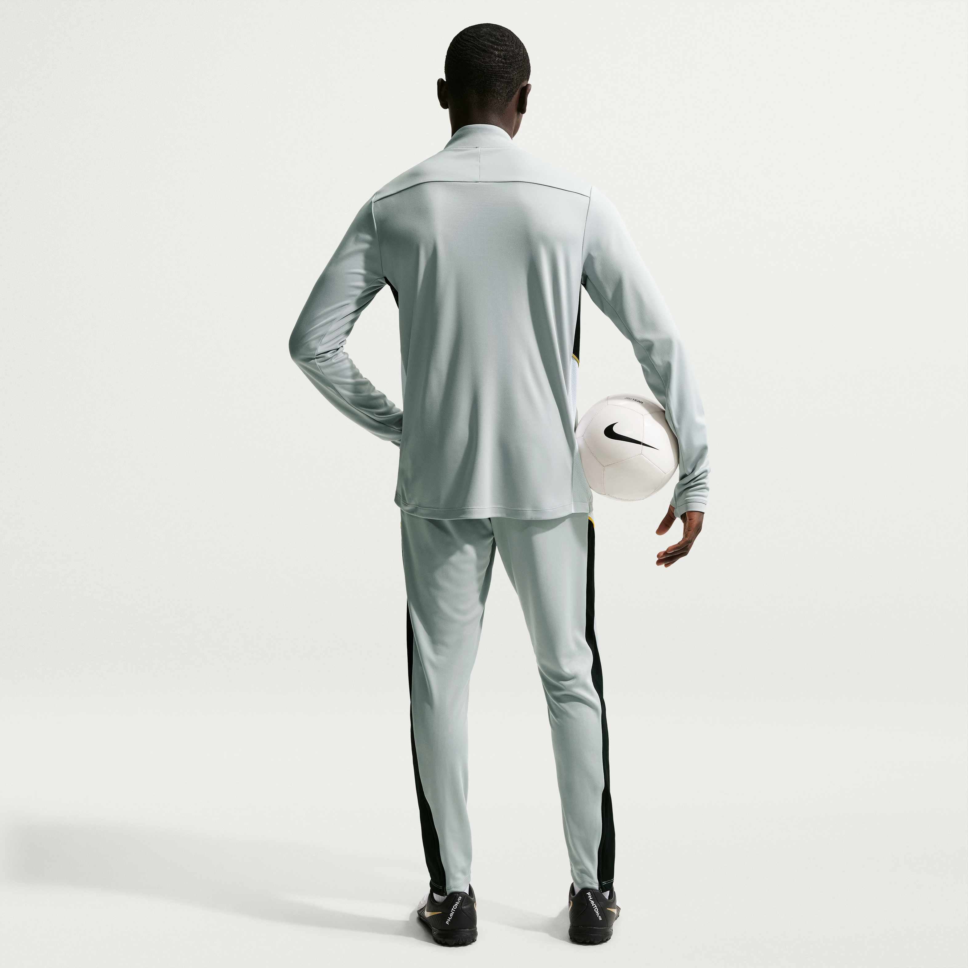 نايكي أكاديمي image number 4