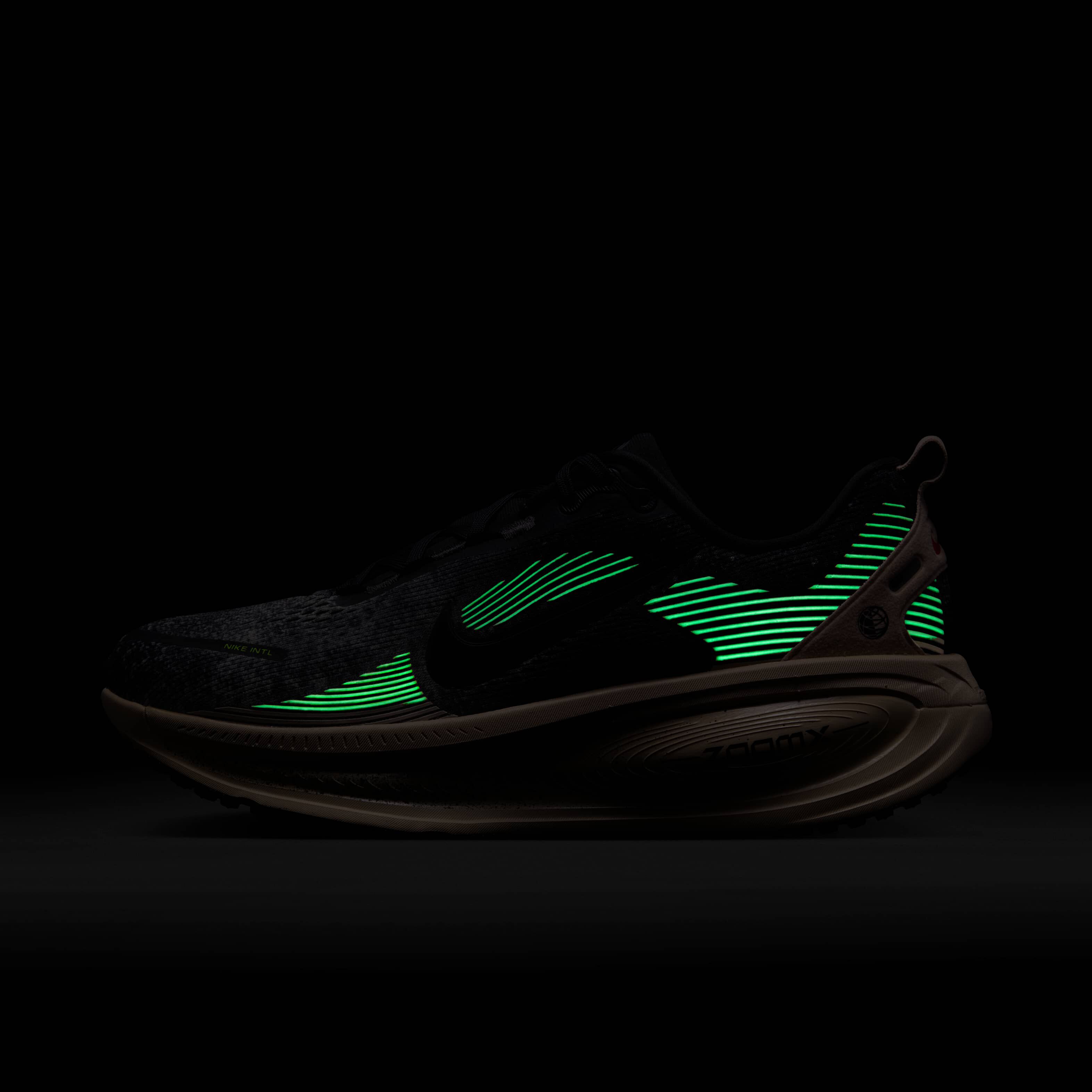 Nike Vomero 18 image number 9