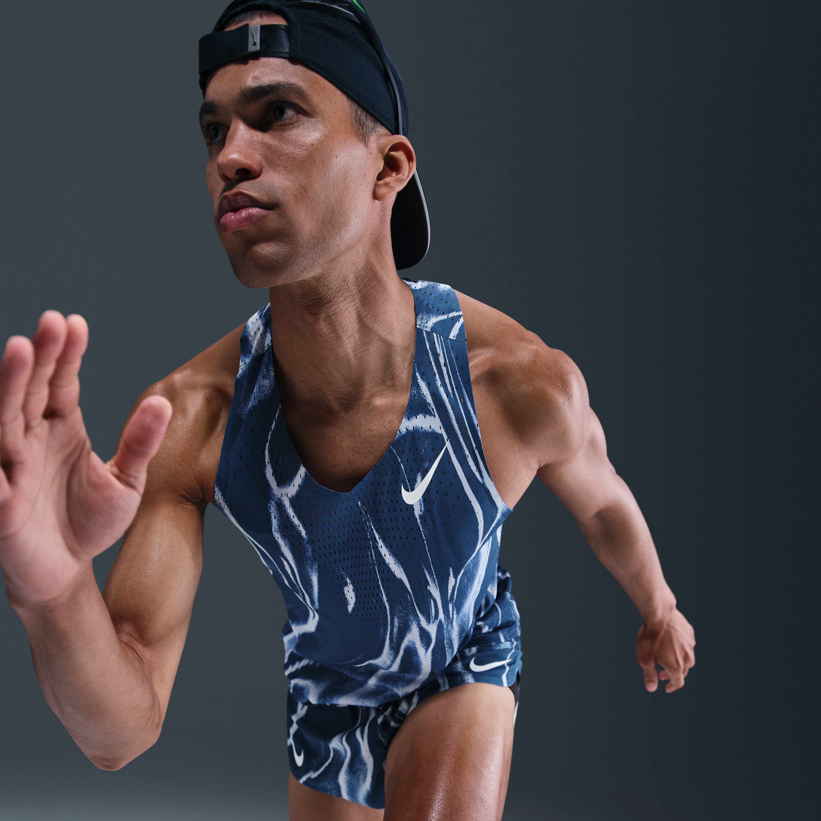 Nike AeroSwift image number 2