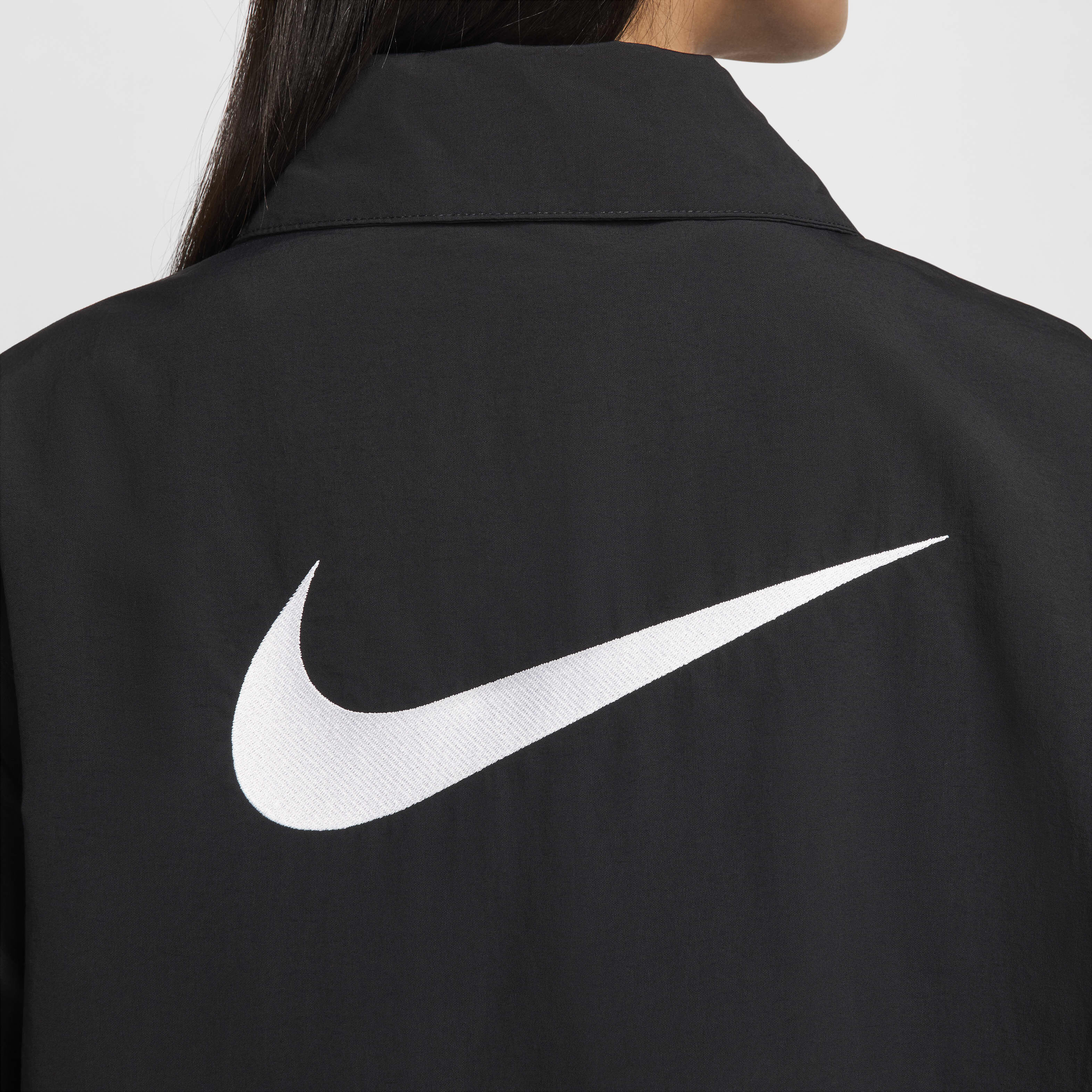 Nike Sportswear Essential image number 4