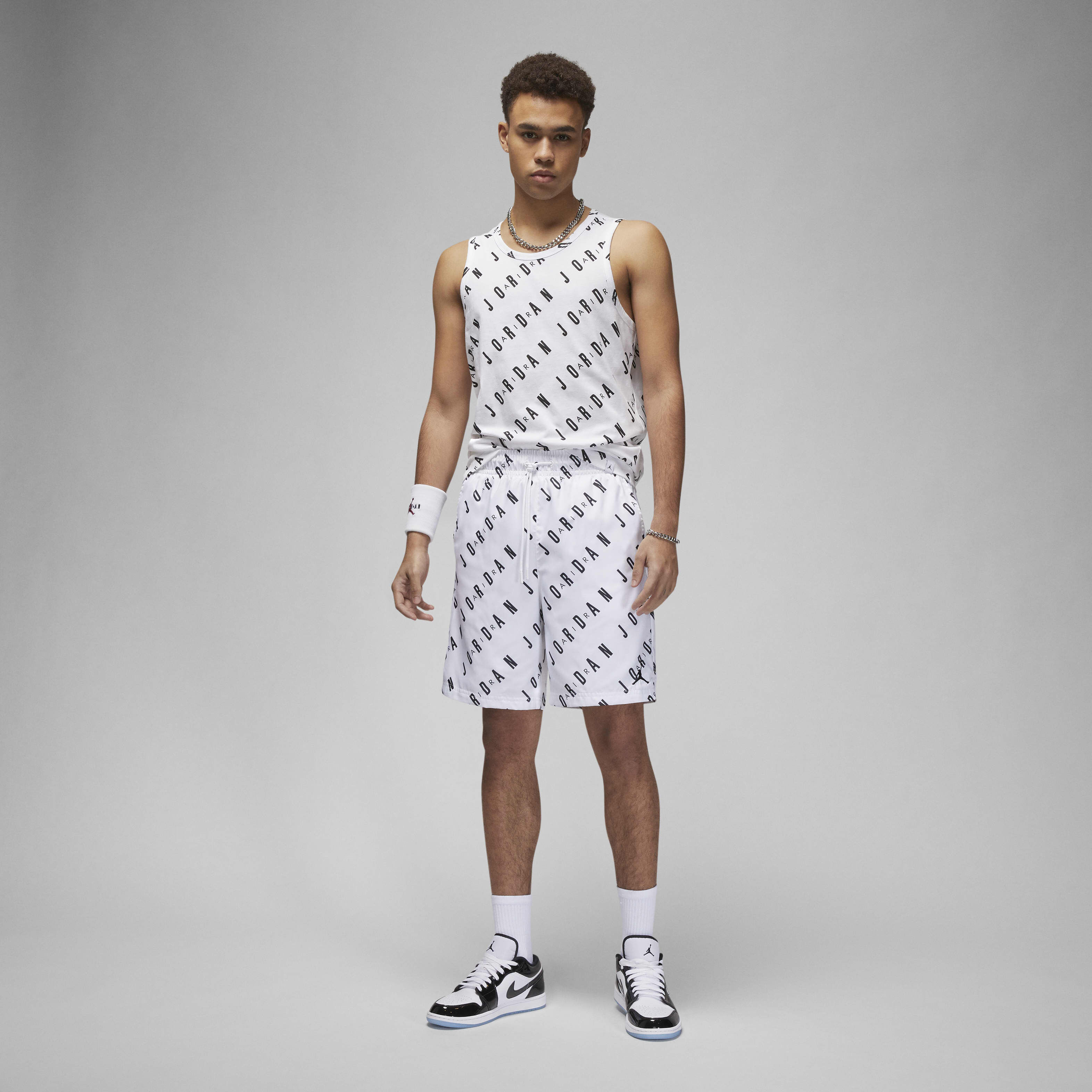 Jordan Essentials image number 4