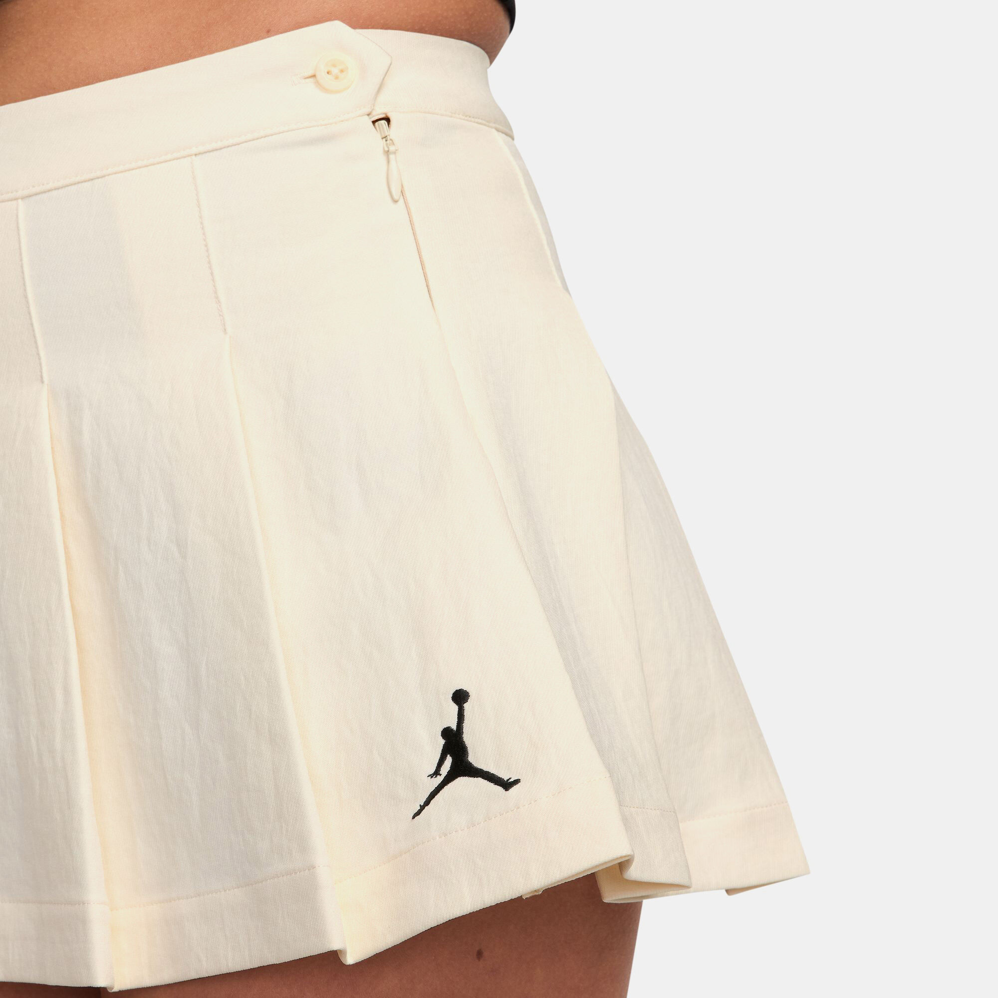 Jordan Brooklyn image number 3