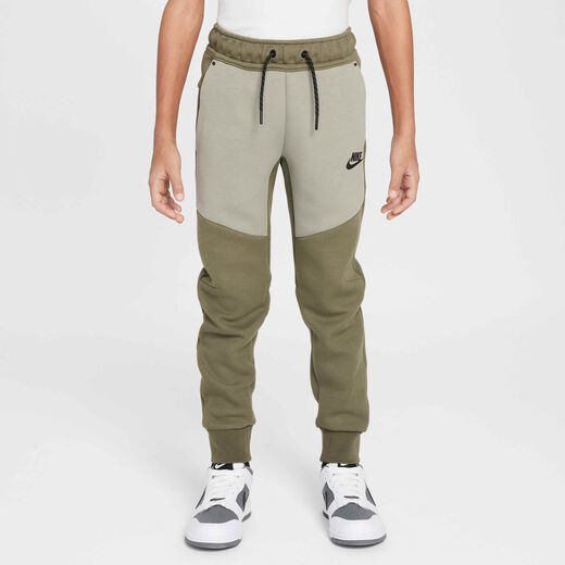 نايكي سبورتسوير تك فليس نايكي سبورتسوير تك فليس