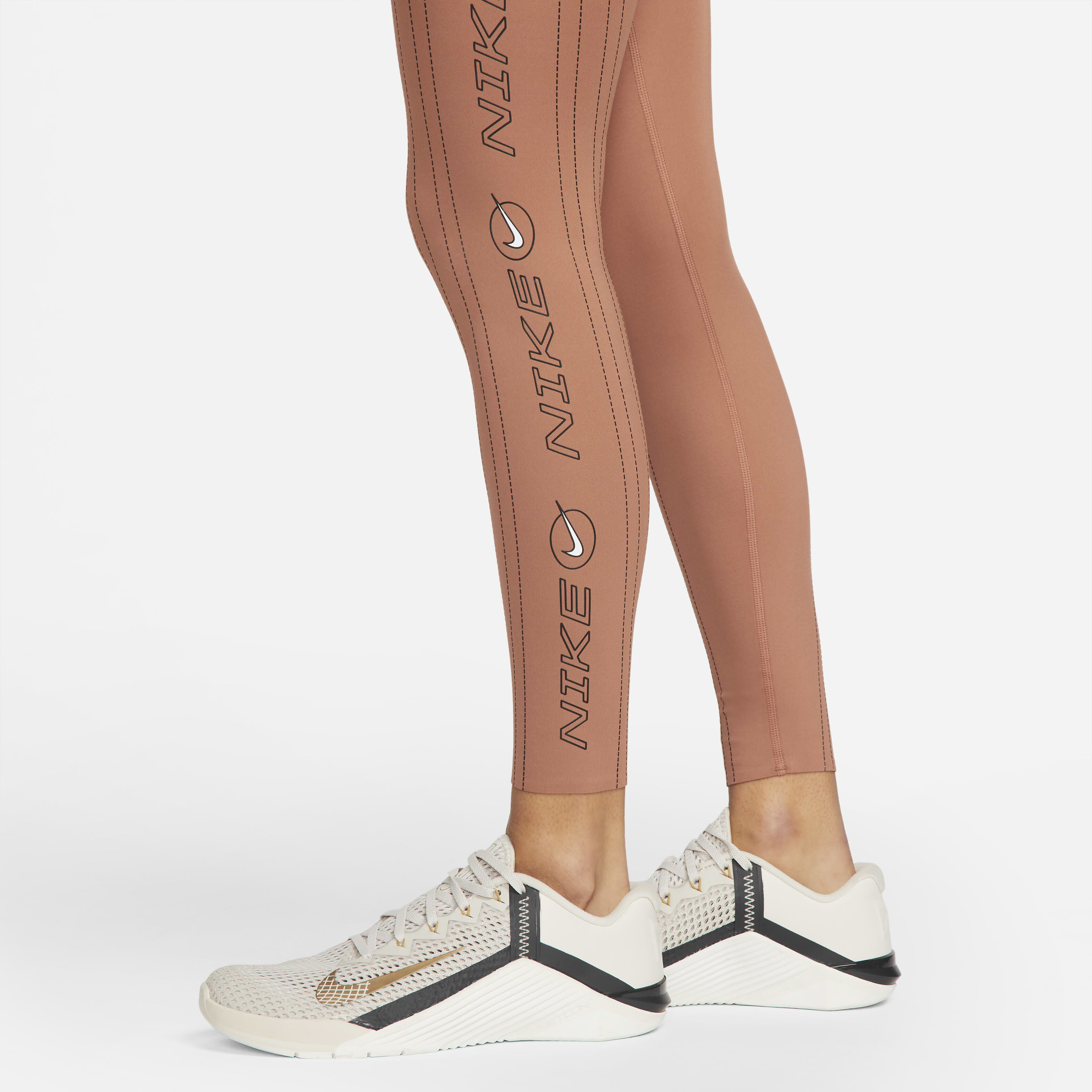 نايكي ون لوكس ايكون كلاش image number 3