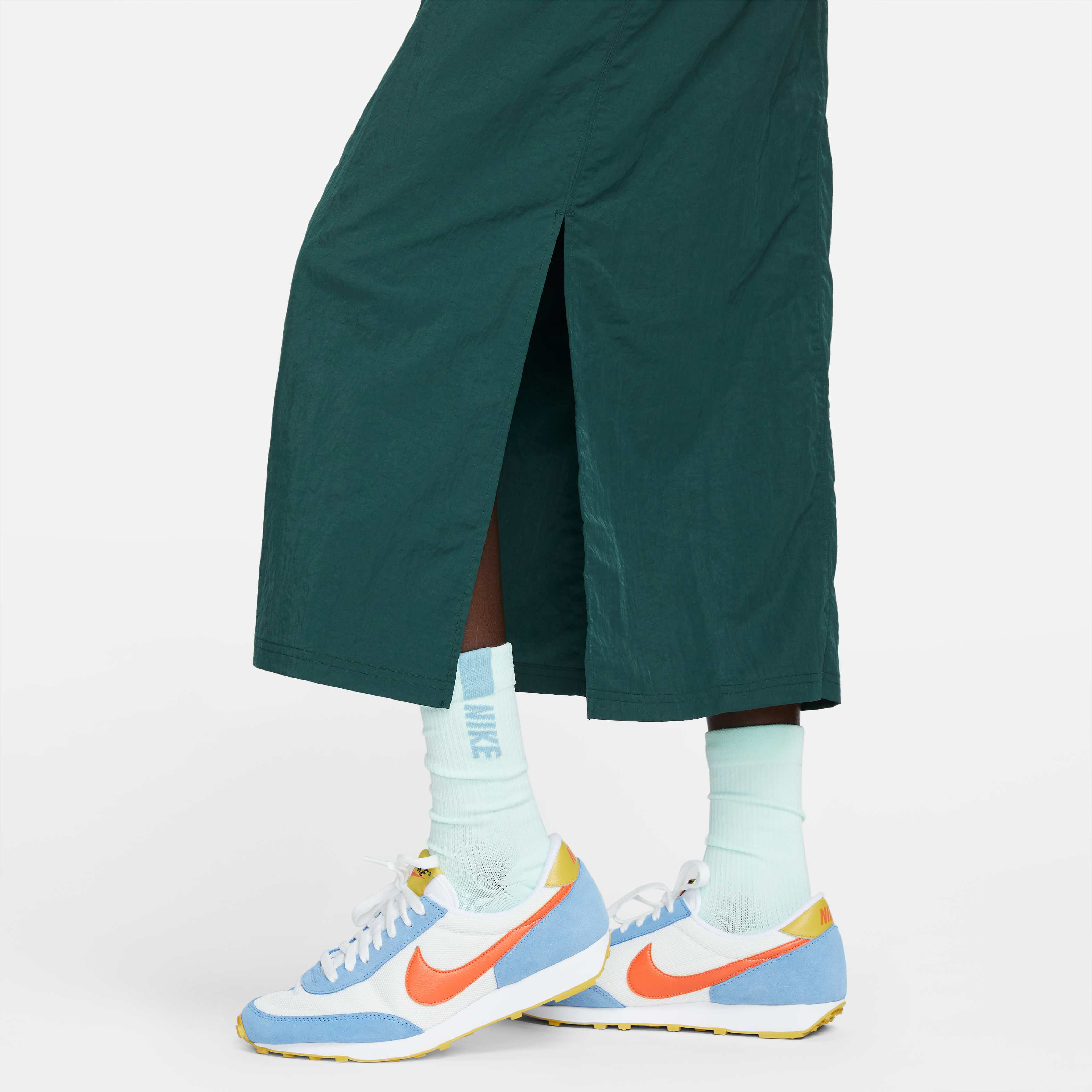 Nike Sportswear Essential image number 3