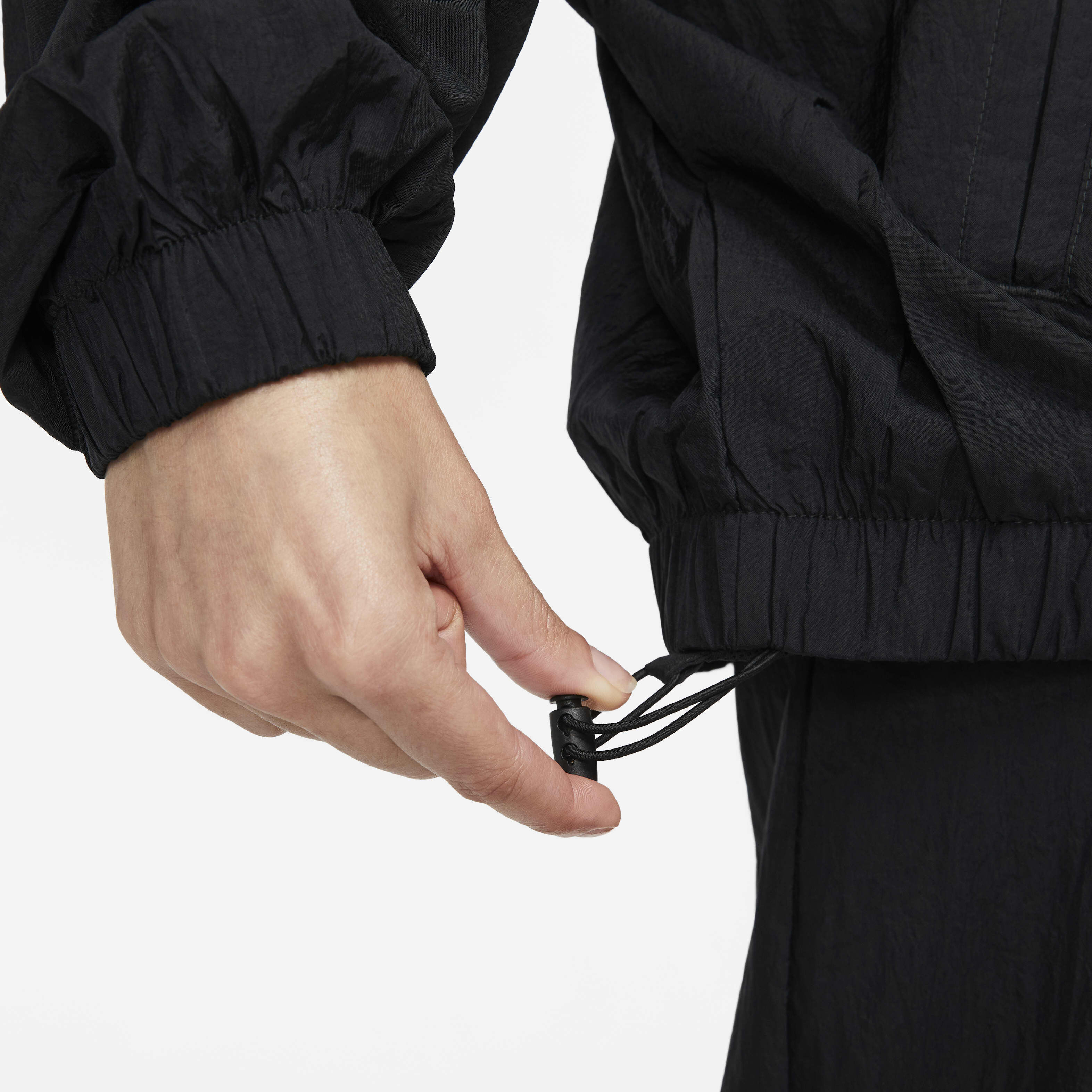 نايكي سبورتسوير ايسنشال ويندرانر image number 4