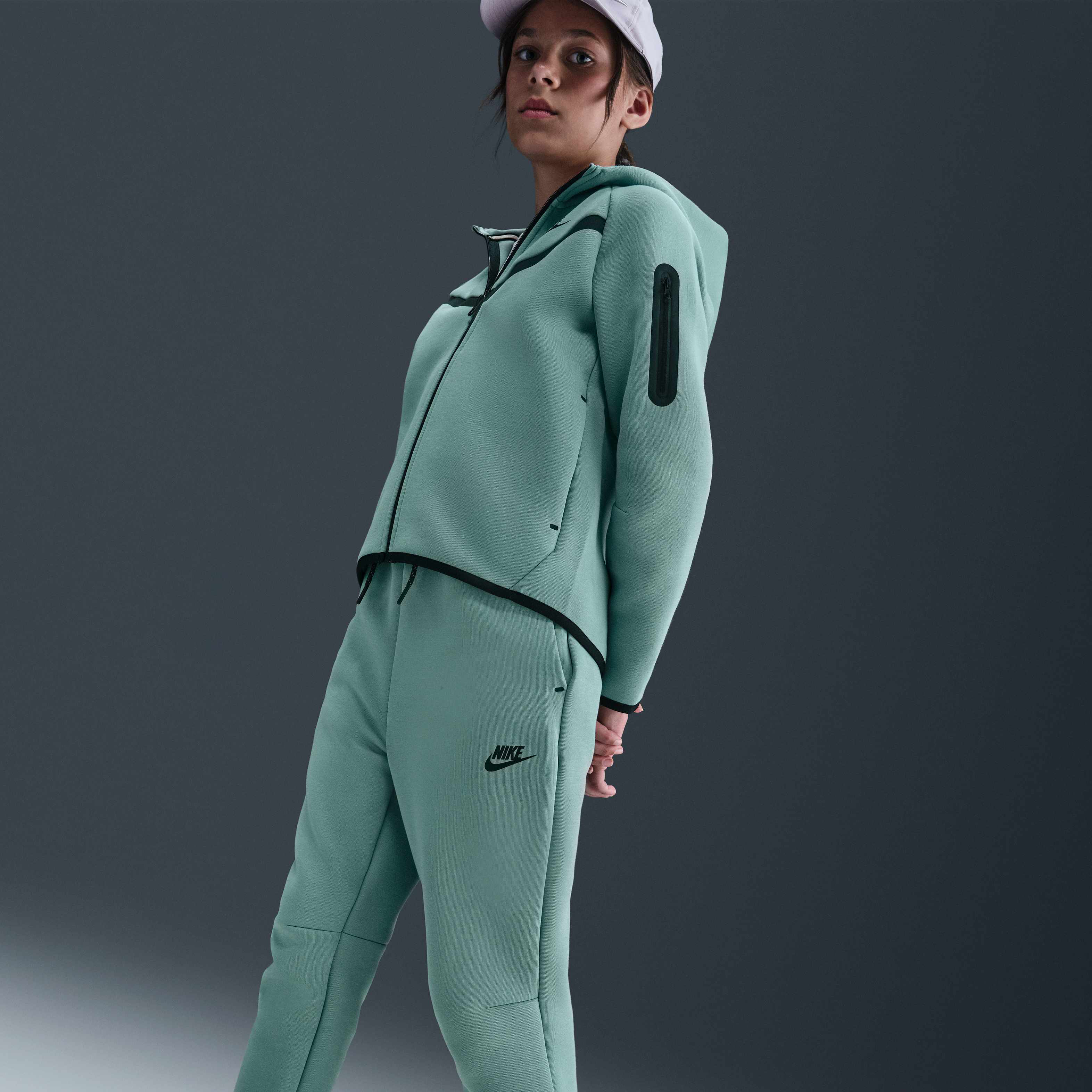 Nike Sportswear Tech Fleece image number 4