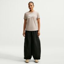 Nike Sportswear Essentials