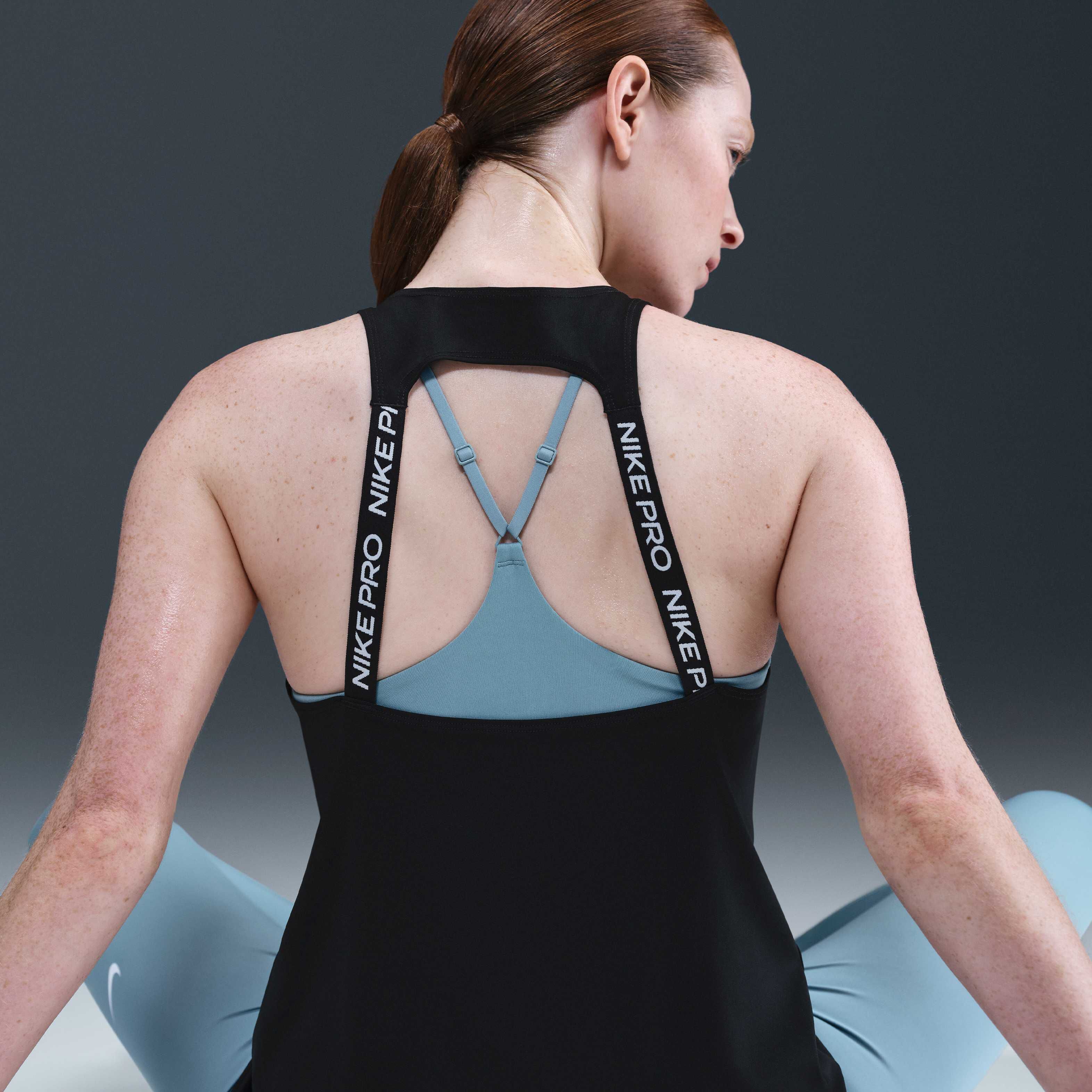 Nike Pro image number 1
