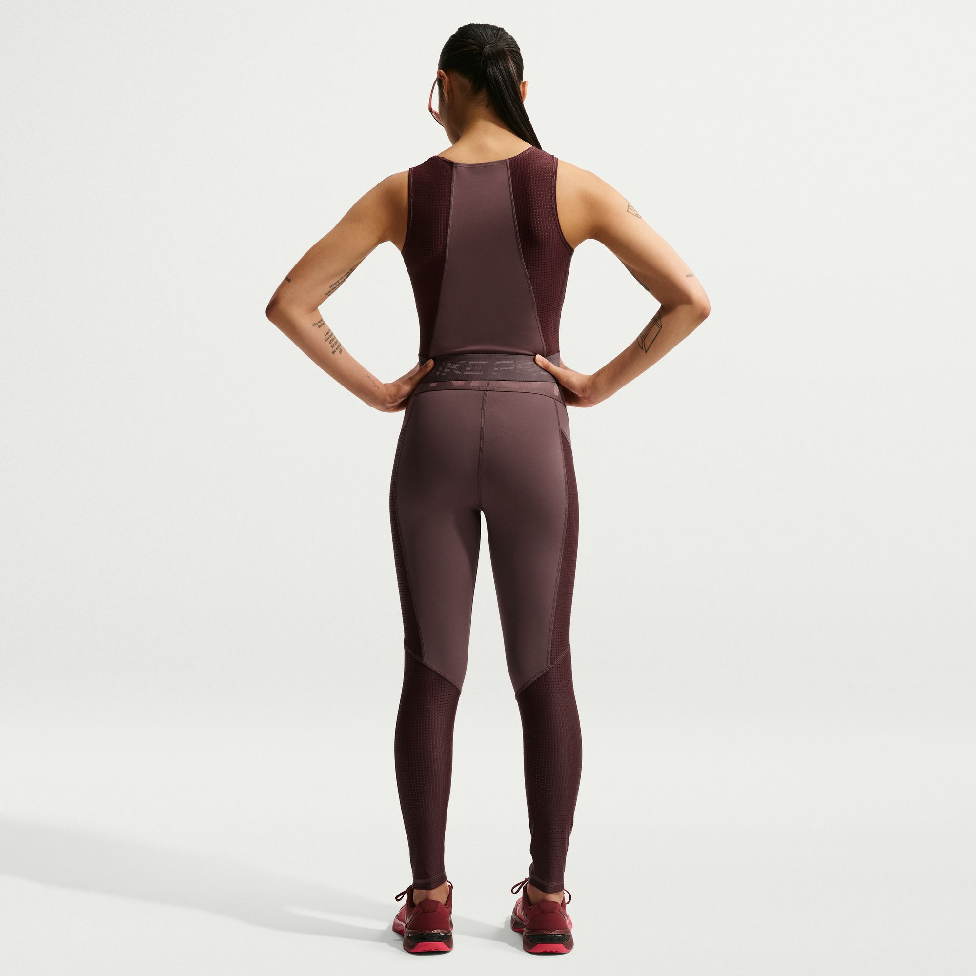 Nike Pro image number 1