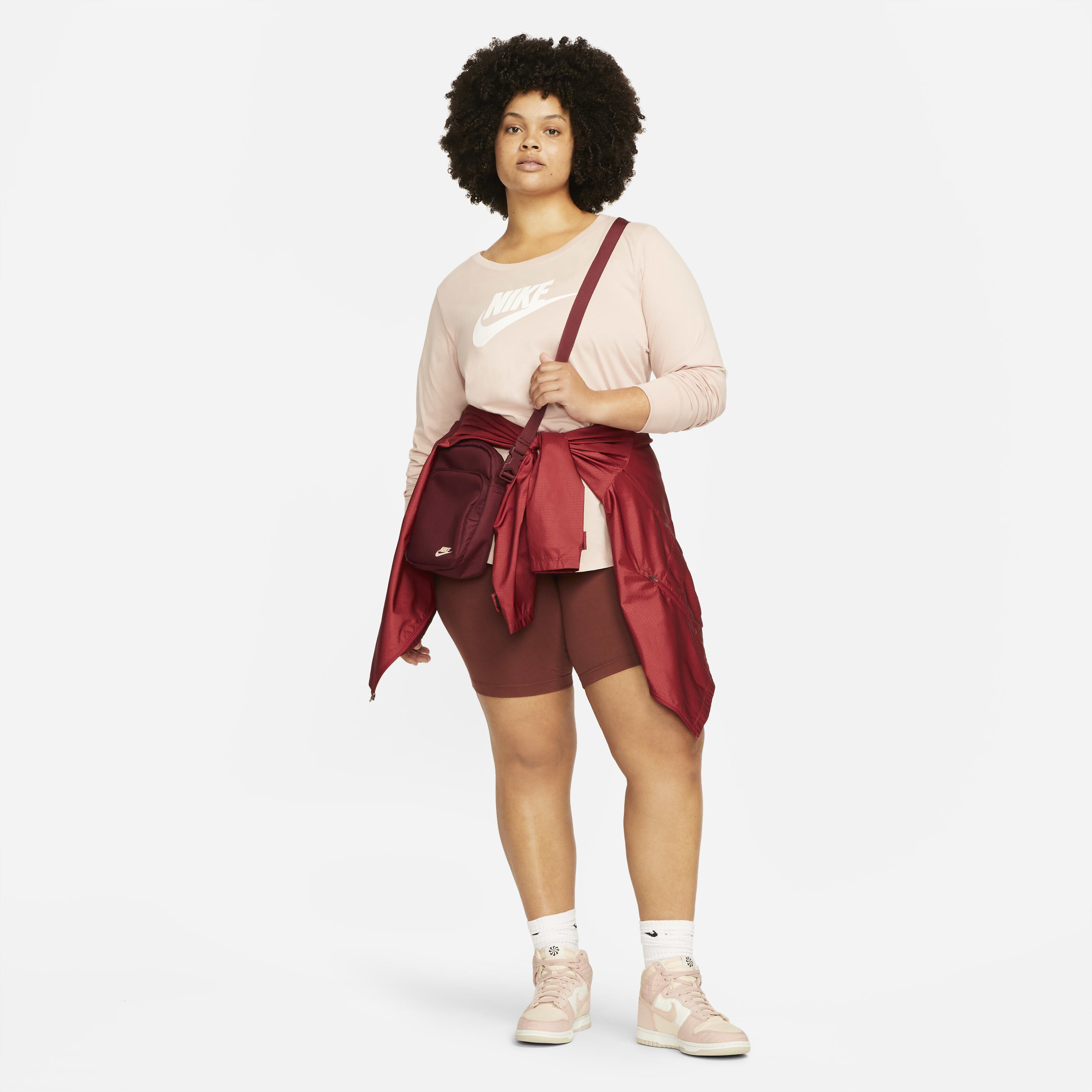 Nike Sportswear Essential image number 3