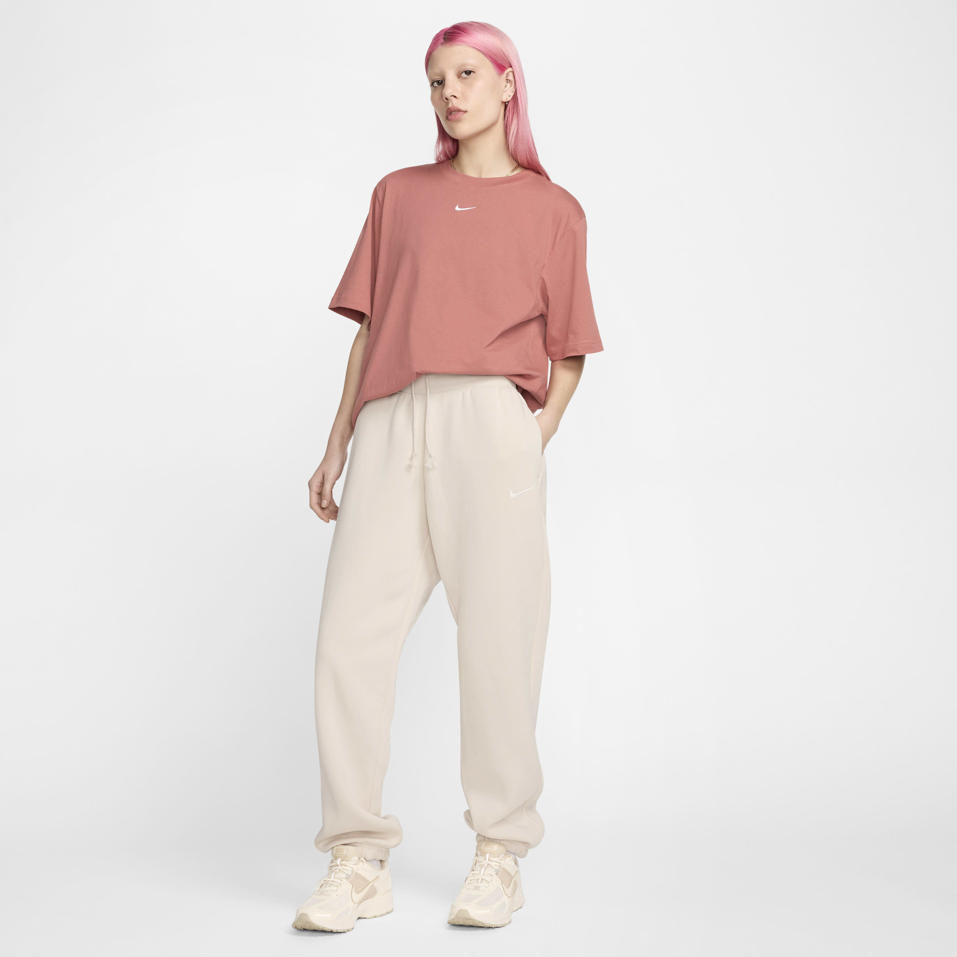 Nike Sportswear Essential image number 4