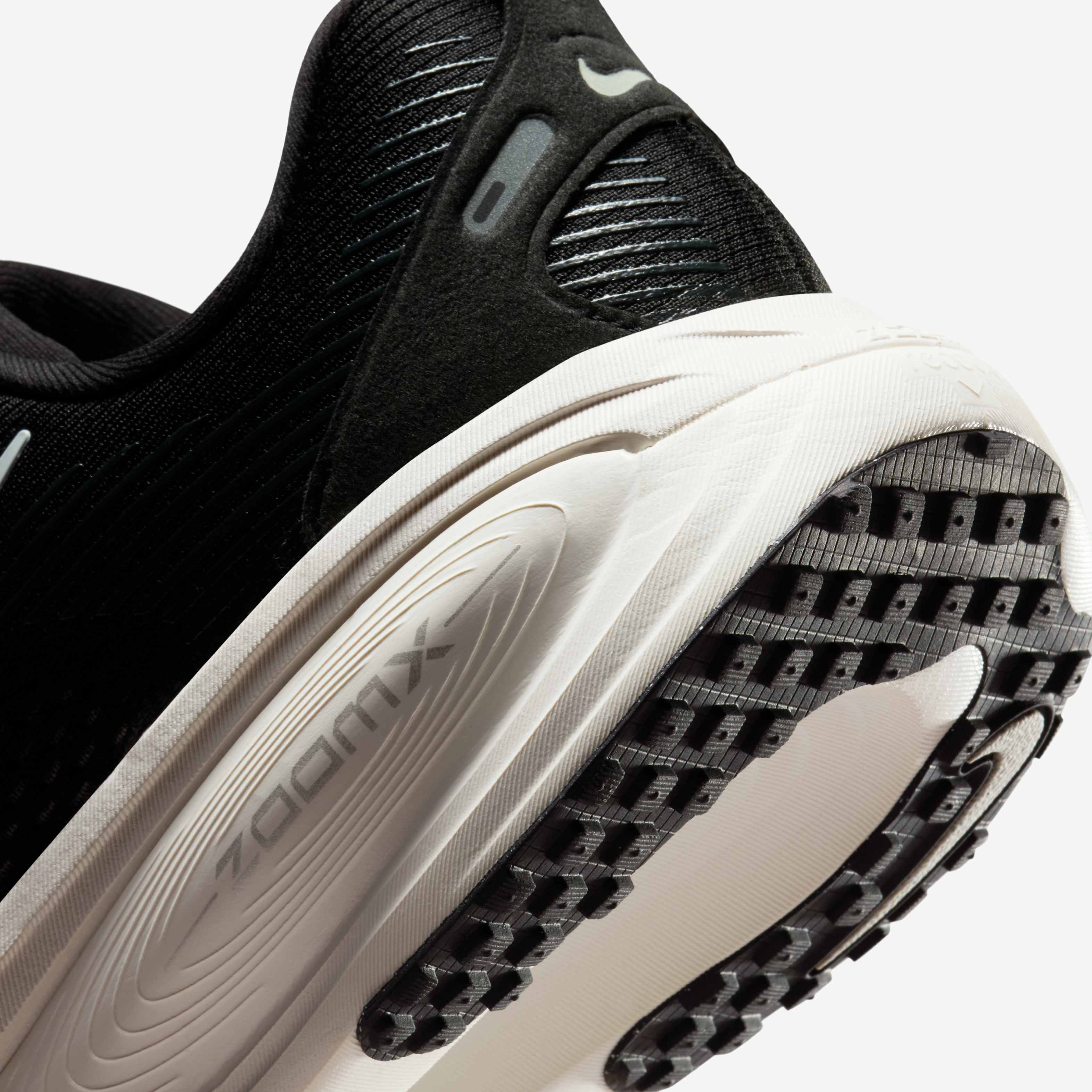 Nike Vomero 18 image number 7