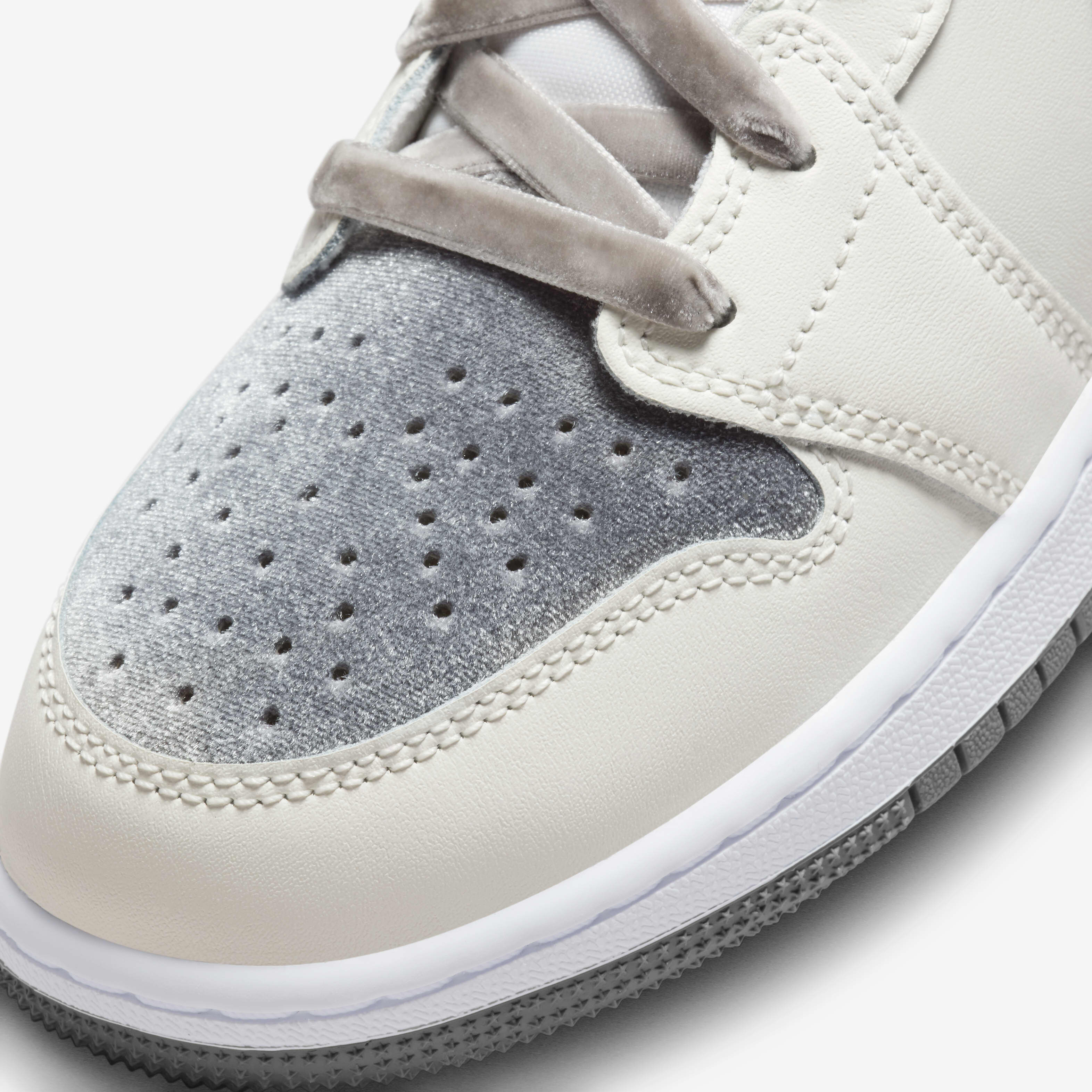 Air Jordan 1 Mid SE image number 6