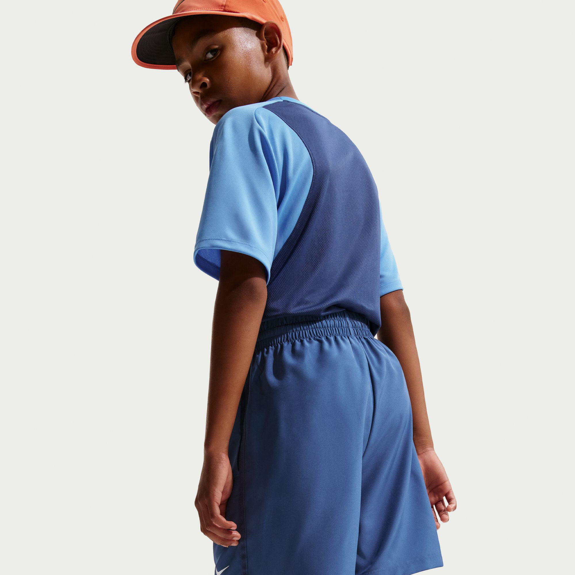 نايكي ملتي image number 3