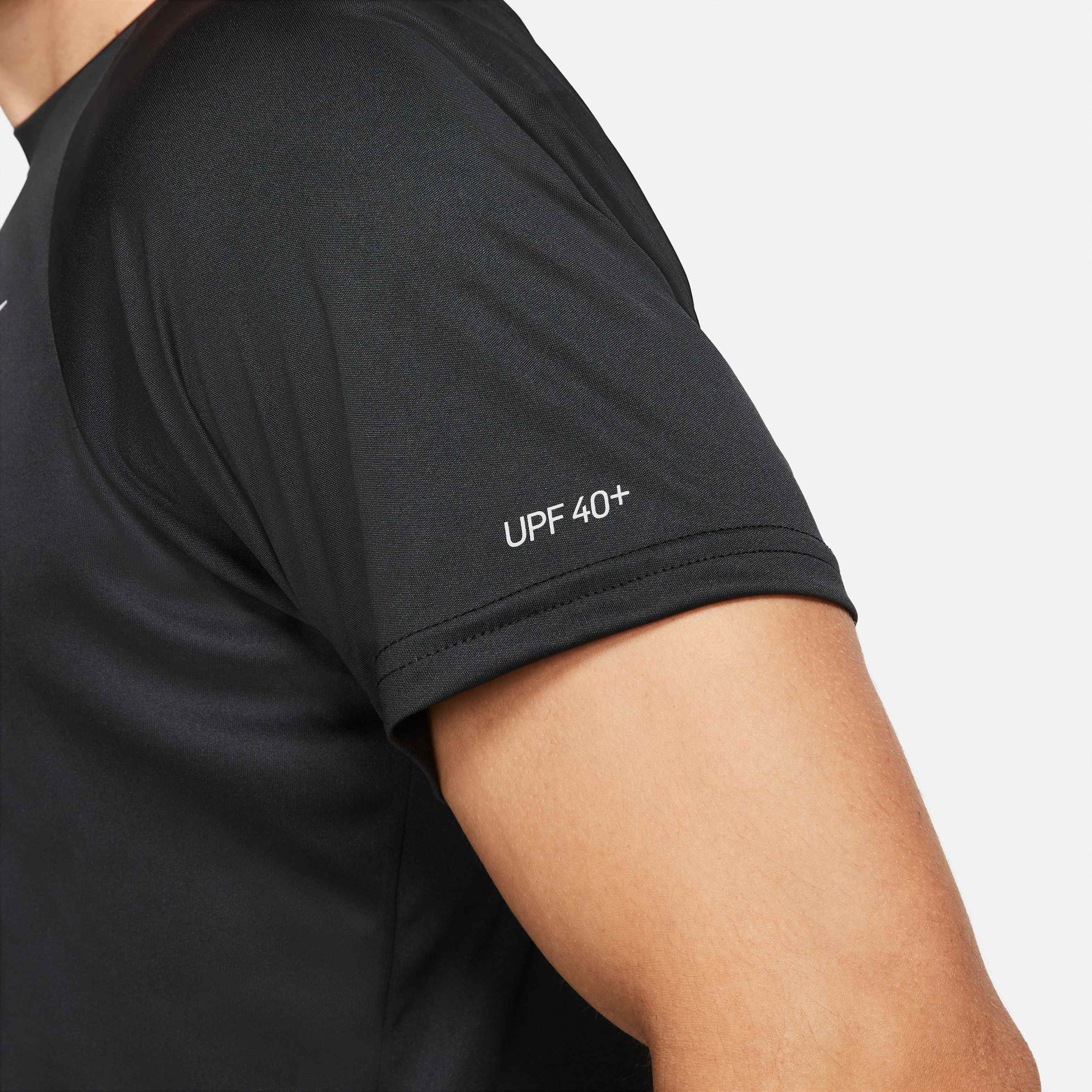 Nike Essential image number 3