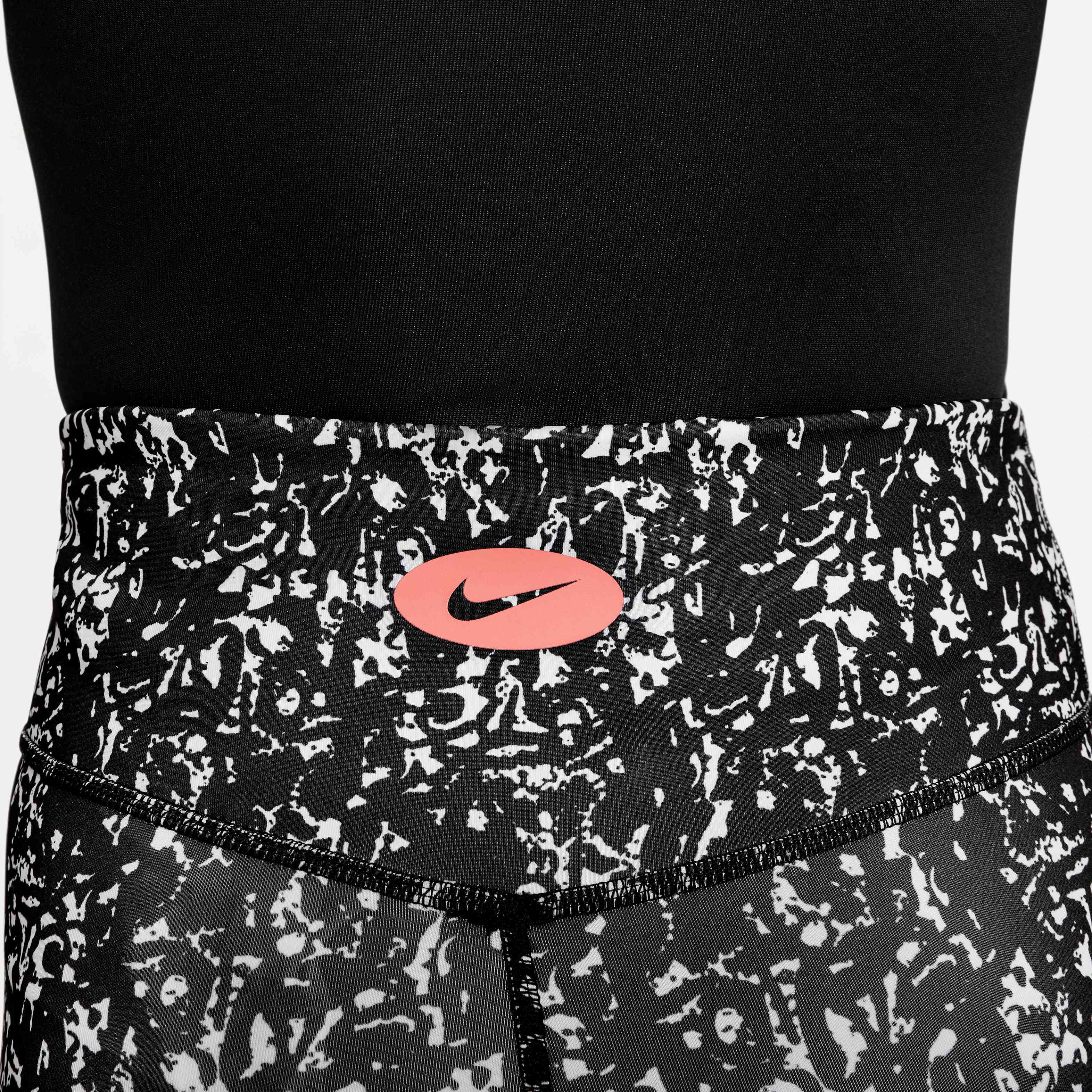 Nike Dri-FIT One Luxe Icon Clash image number 2
